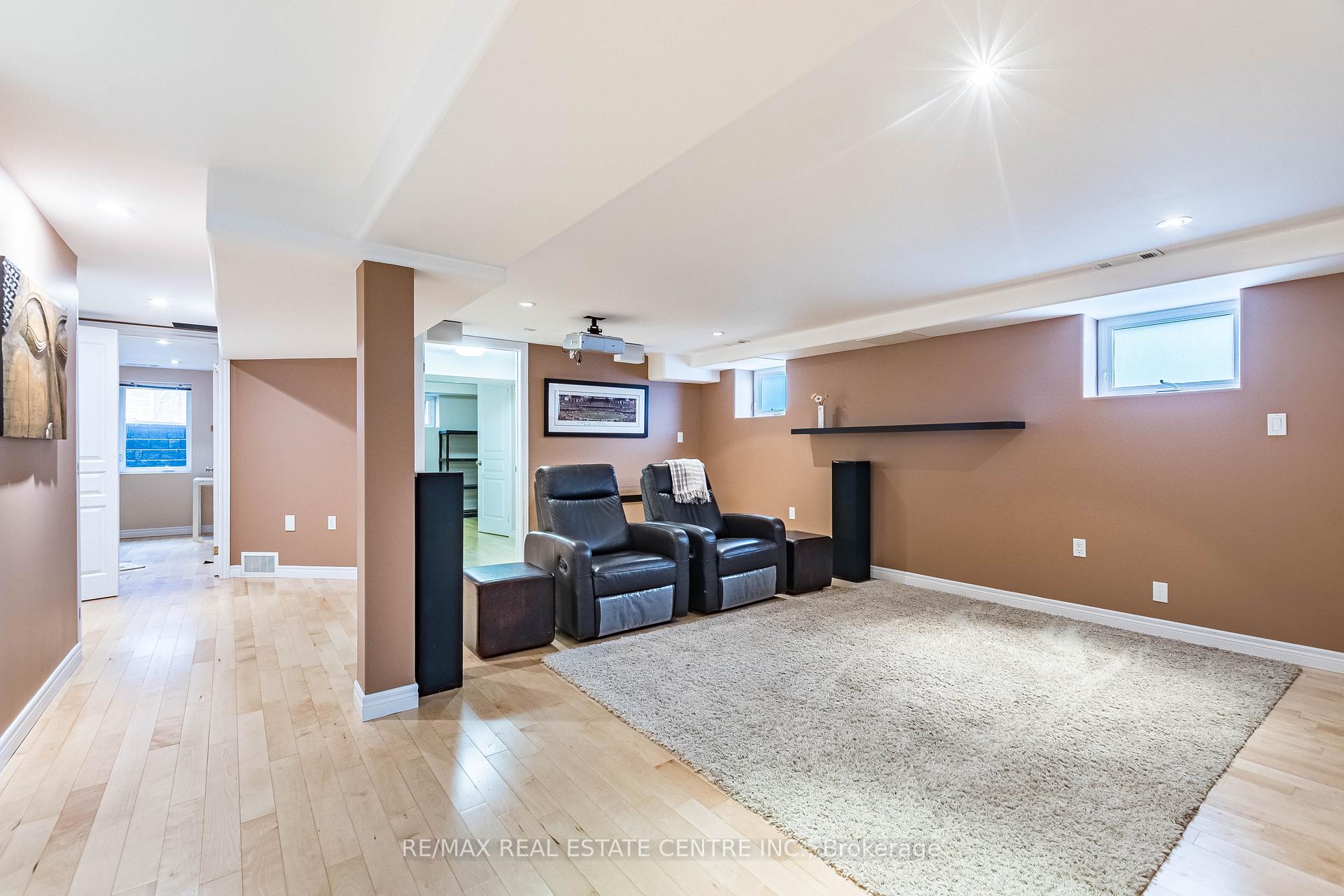 Photo 32 of 37 Maple Avenue N, Mississauga, Port Credit — HOMEH