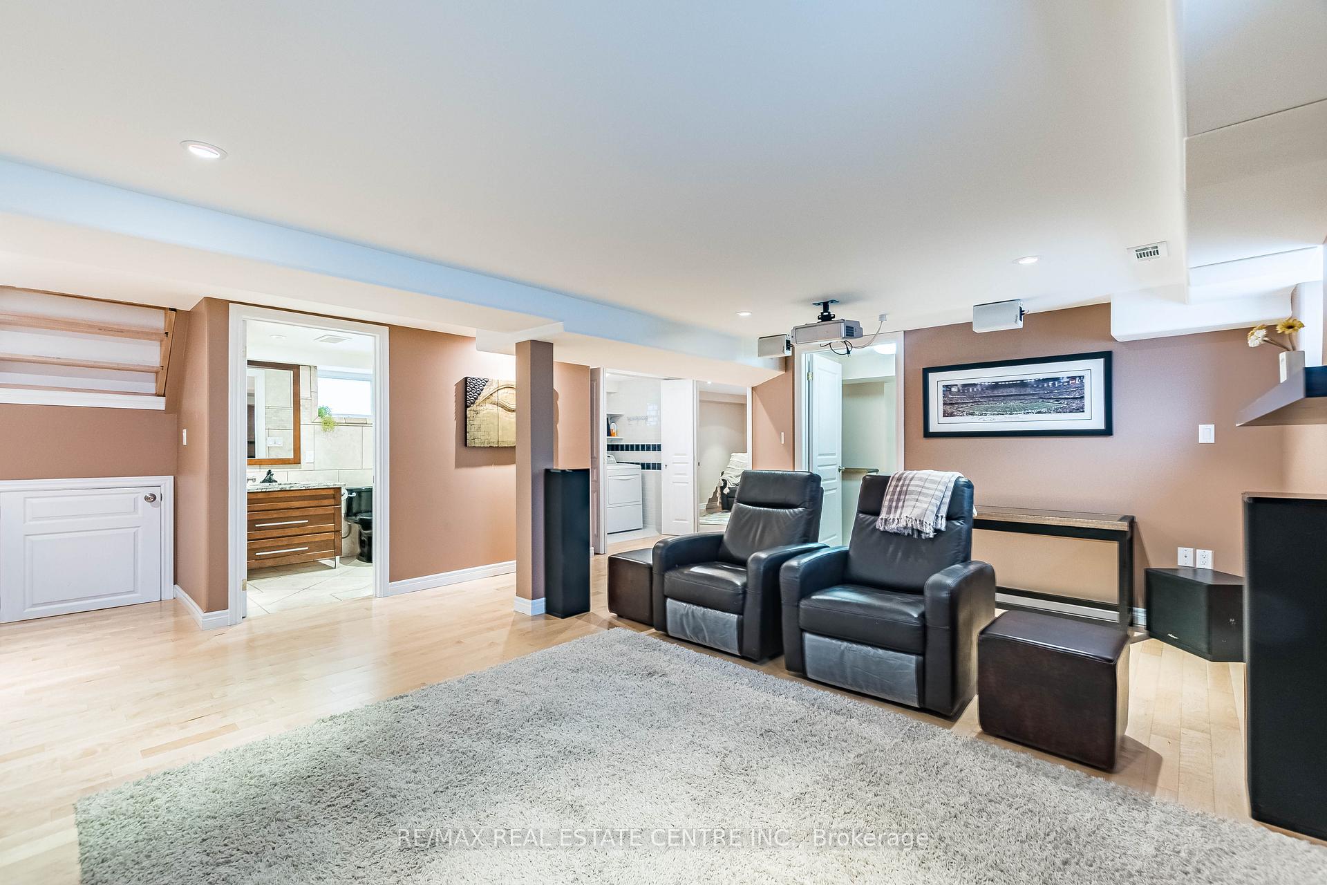 Photo 33 of 37 Maple Avenue N, Mississauga, Port Credit — HOMEH