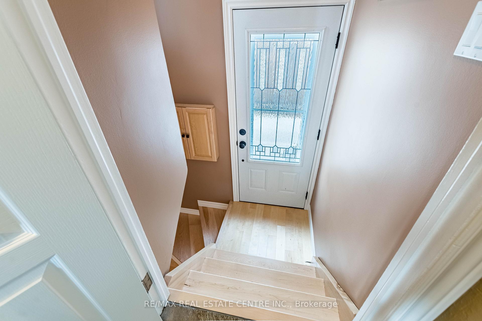 Photo 35 of 37 Maple Avenue N, Mississauga, Port Credit — HOMEH