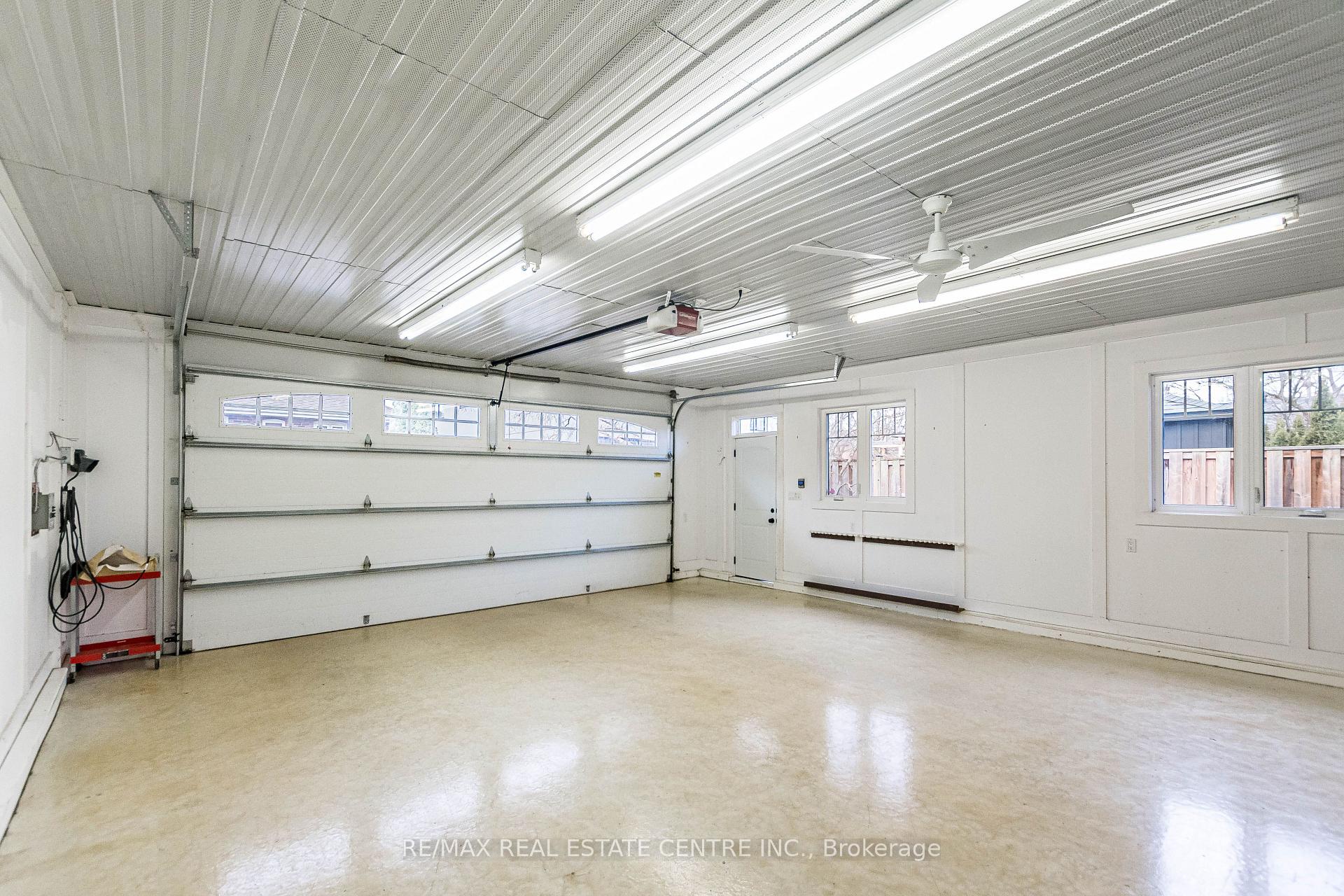 Photo 36 of 37 Maple Avenue N, Mississauga, Port Credit — HOMEH