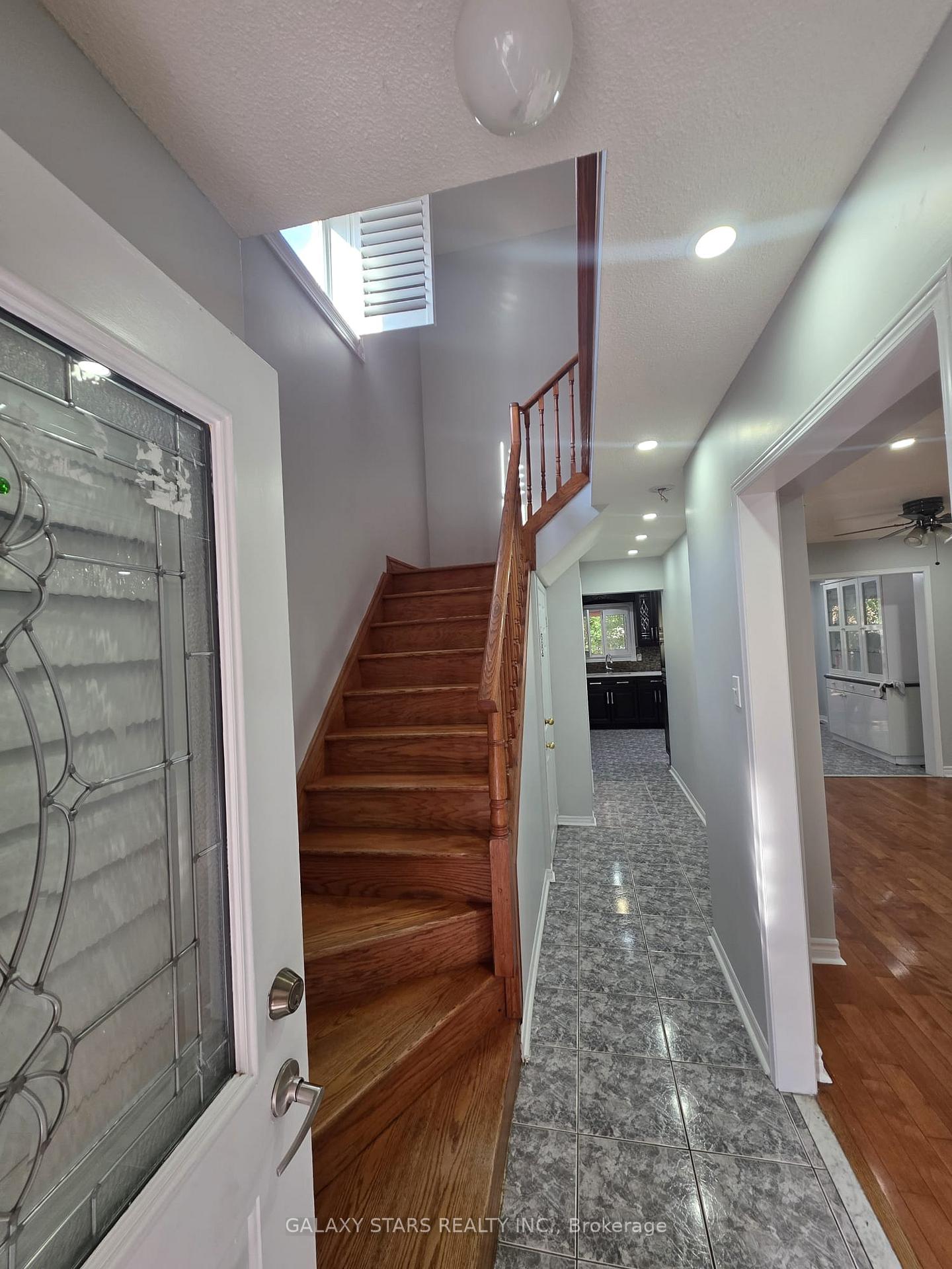 Photo 5 of 45 Kruger Road, Markham, Middlefield — HOMEH