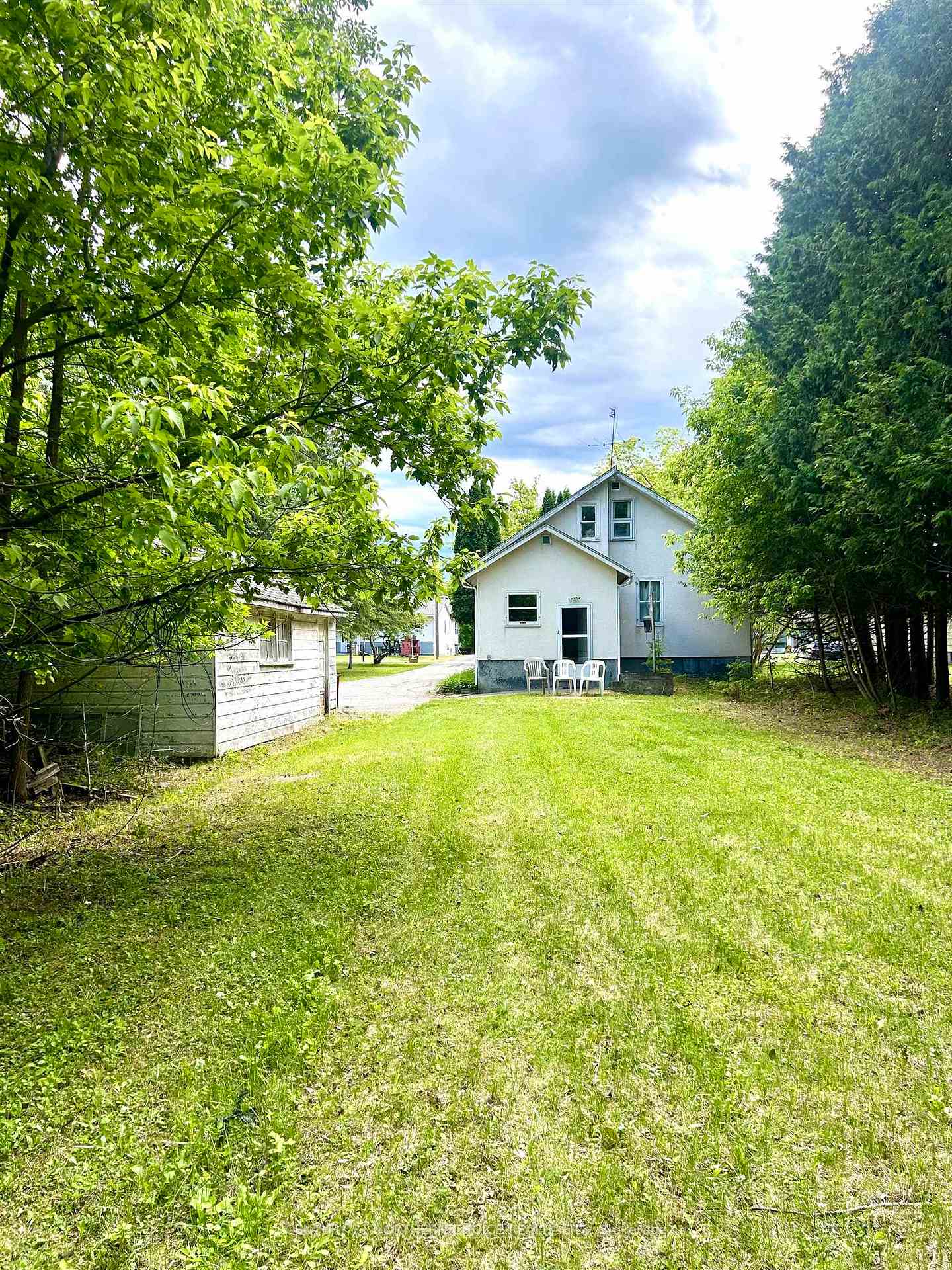Photo 2 of 1312 Emo Road, Fort Frances — HOMEH