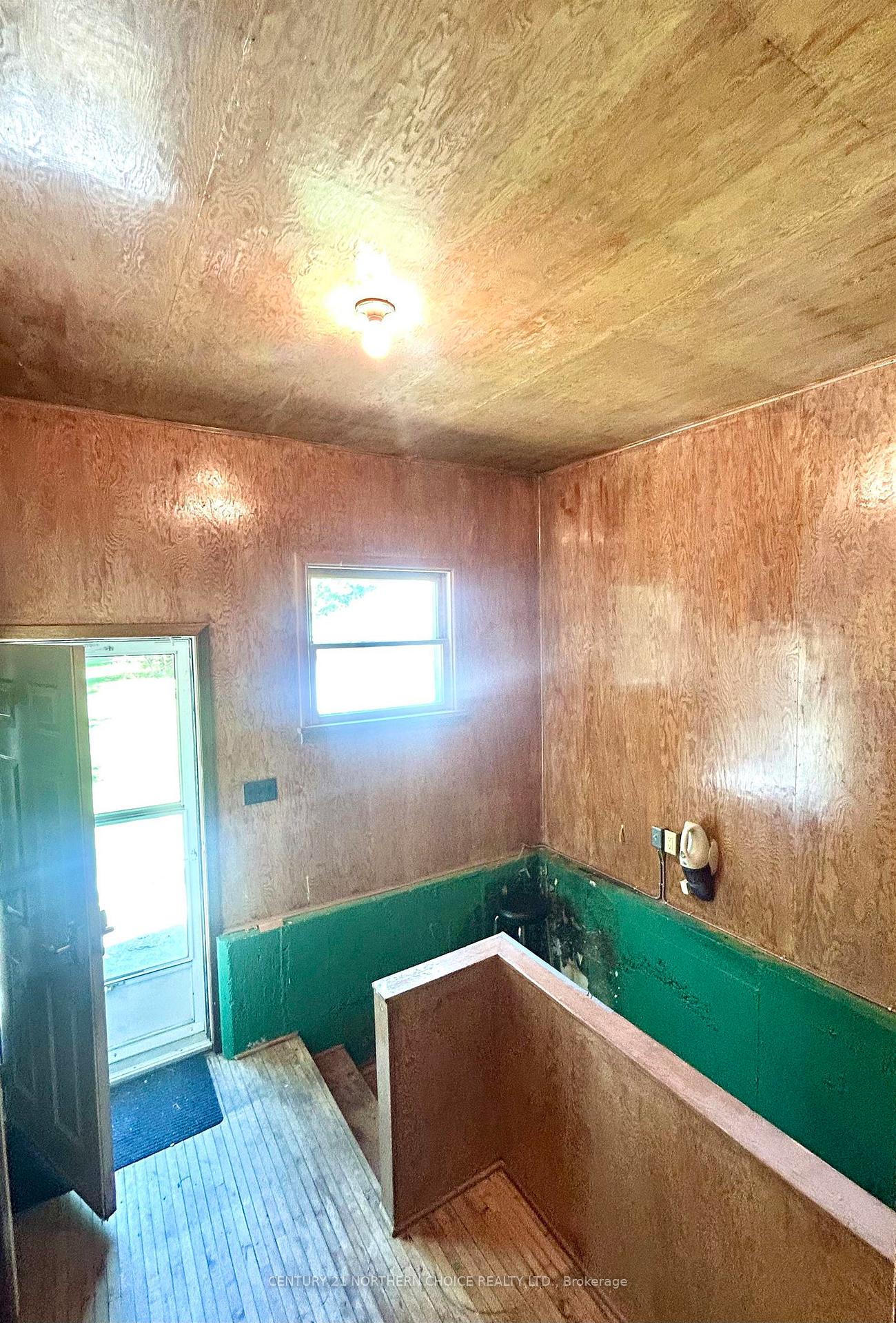 Photo 11 of 1312 Emo Road, Fort Frances — HOMEH