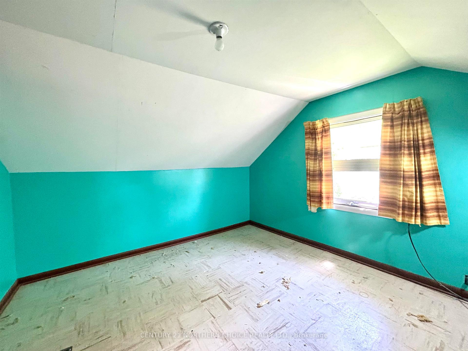 Photo 12 of 1312 Emo Road, Fort Frances — HOMEH