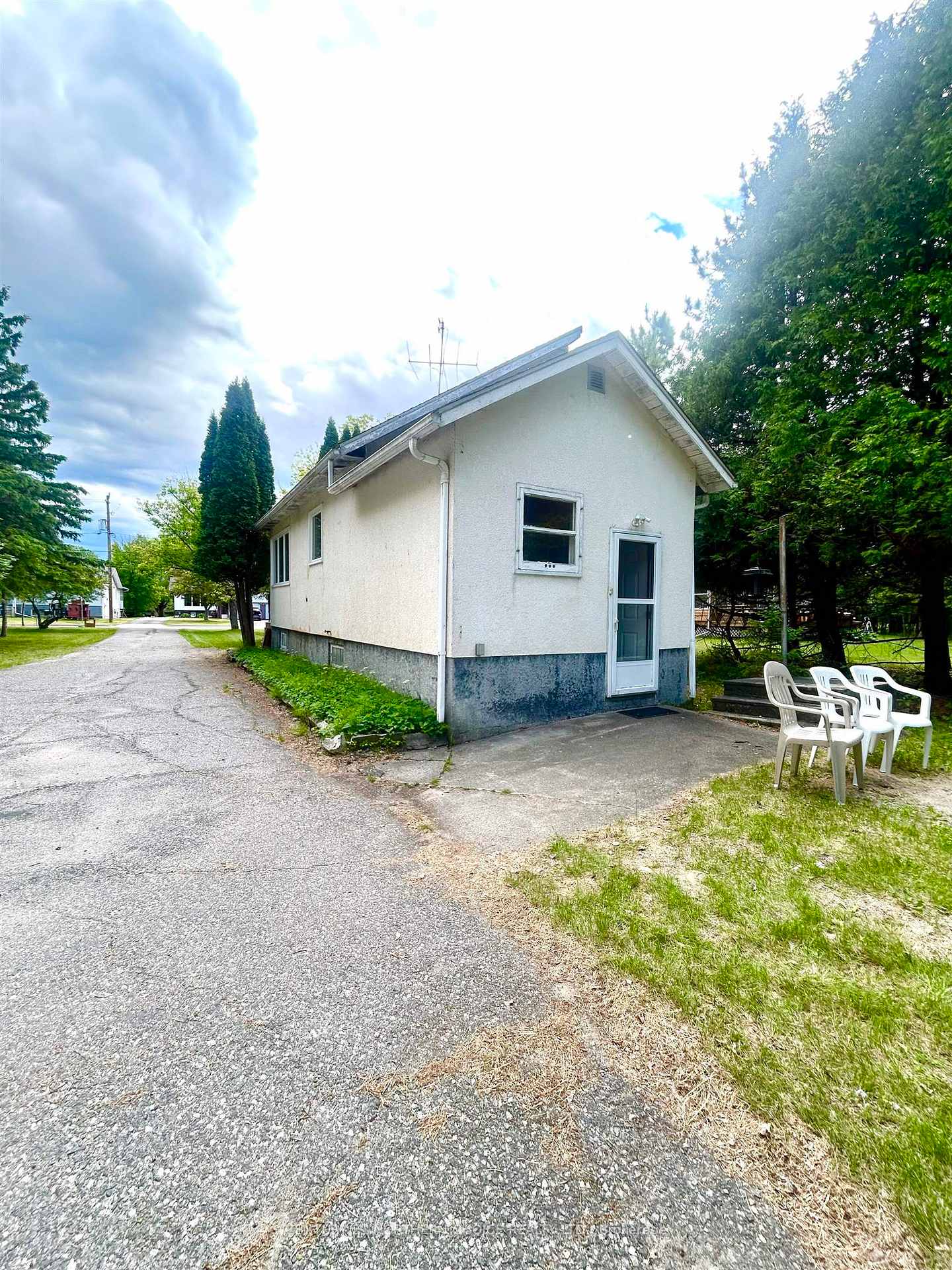 Photo 21 of 1312 Emo Road, Fort Frances — HOMEH
