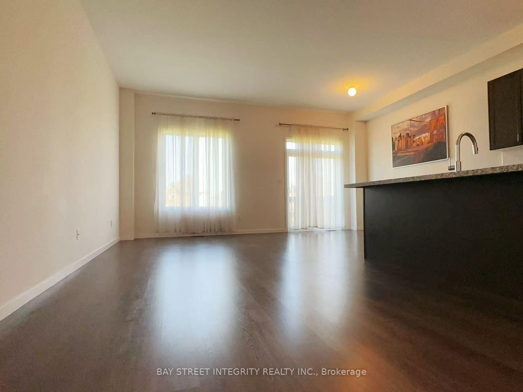 Photo 3 of 216 Elyse Court, Aurora, Bayview Northeast — HOMEH