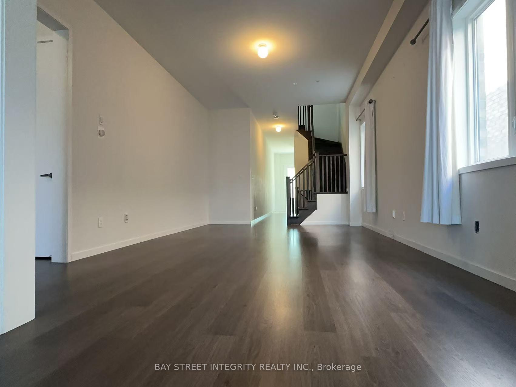 Photo 4 of 216 Elyse Court, Aurora, Bayview Northeast — HOMEH
