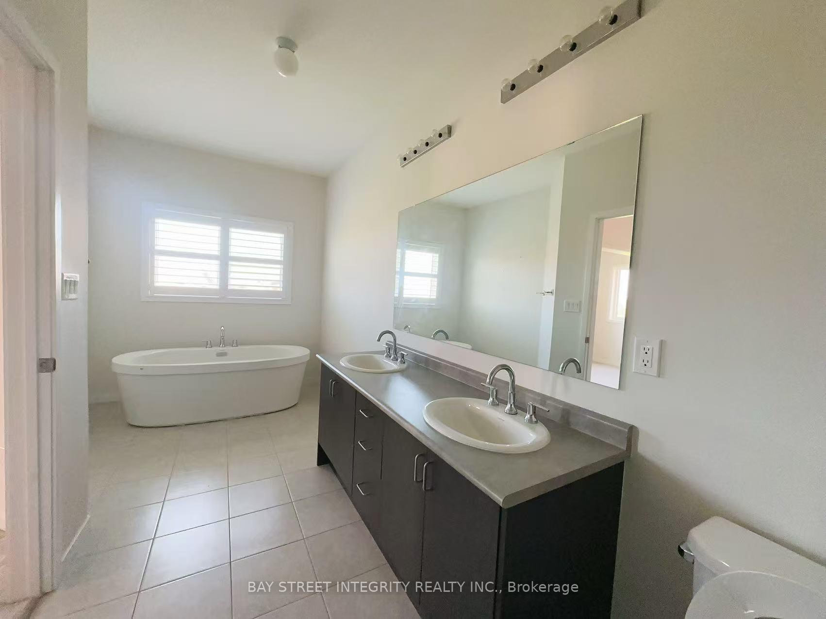 Photo 7 of 216 Elyse Court, Aurora, Bayview Northeast — HOMEH