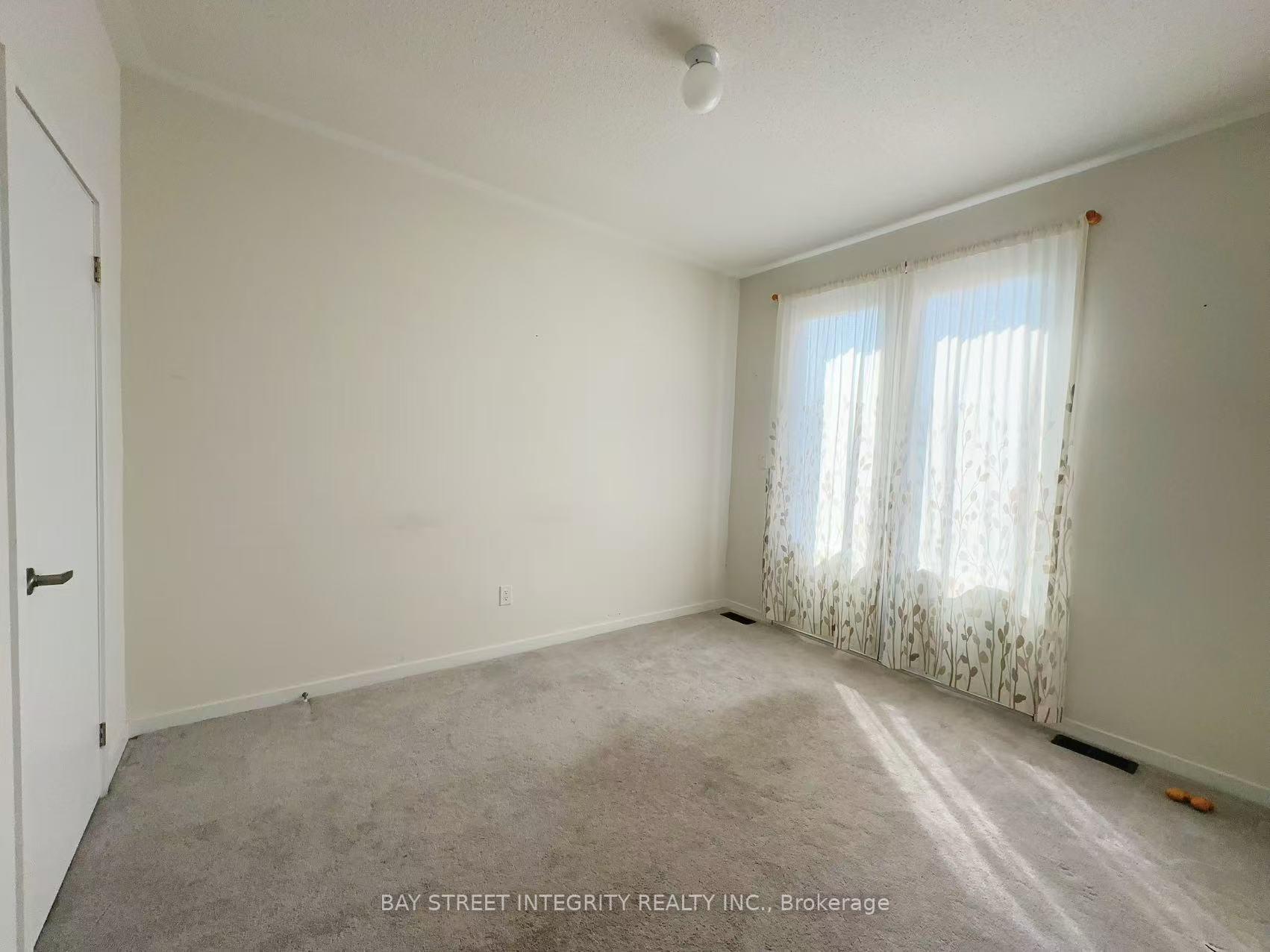 Photo 8 of 216 Elyse Court, Aurora, Bayview Northeast — HOMEH