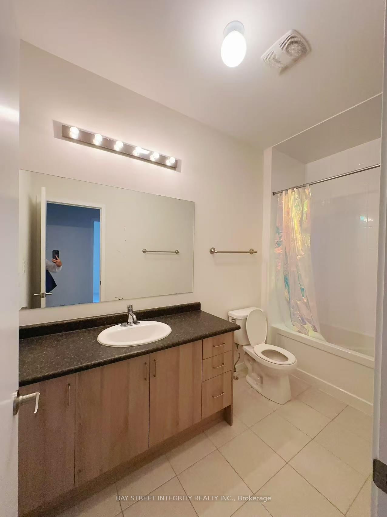 Photo 9 of 216 Elyse Court, Aurora, Bayview Northeast — HOMEH