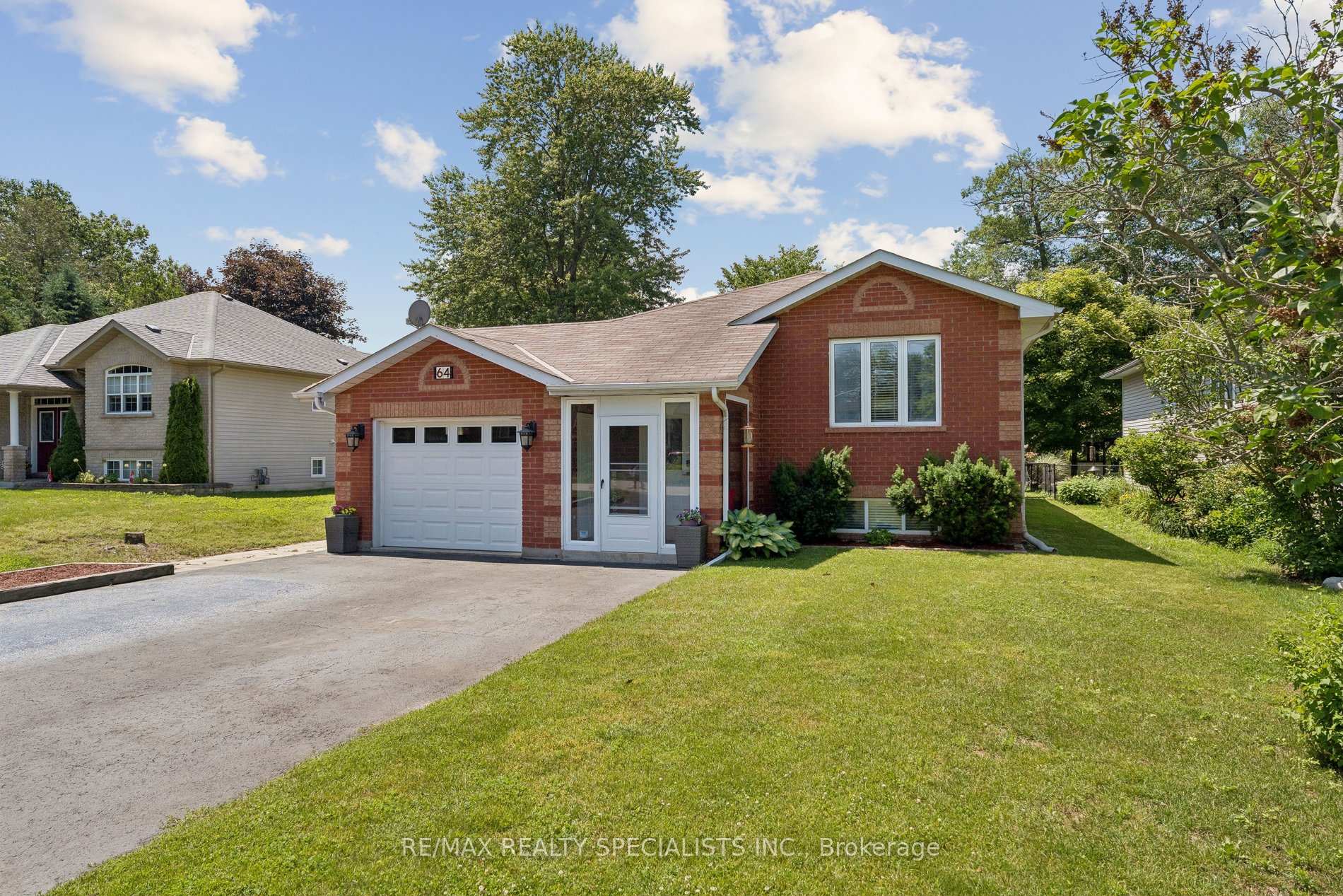 Photo 2 of 64 Smallman Drive, Wasaga Beach — HOMEH