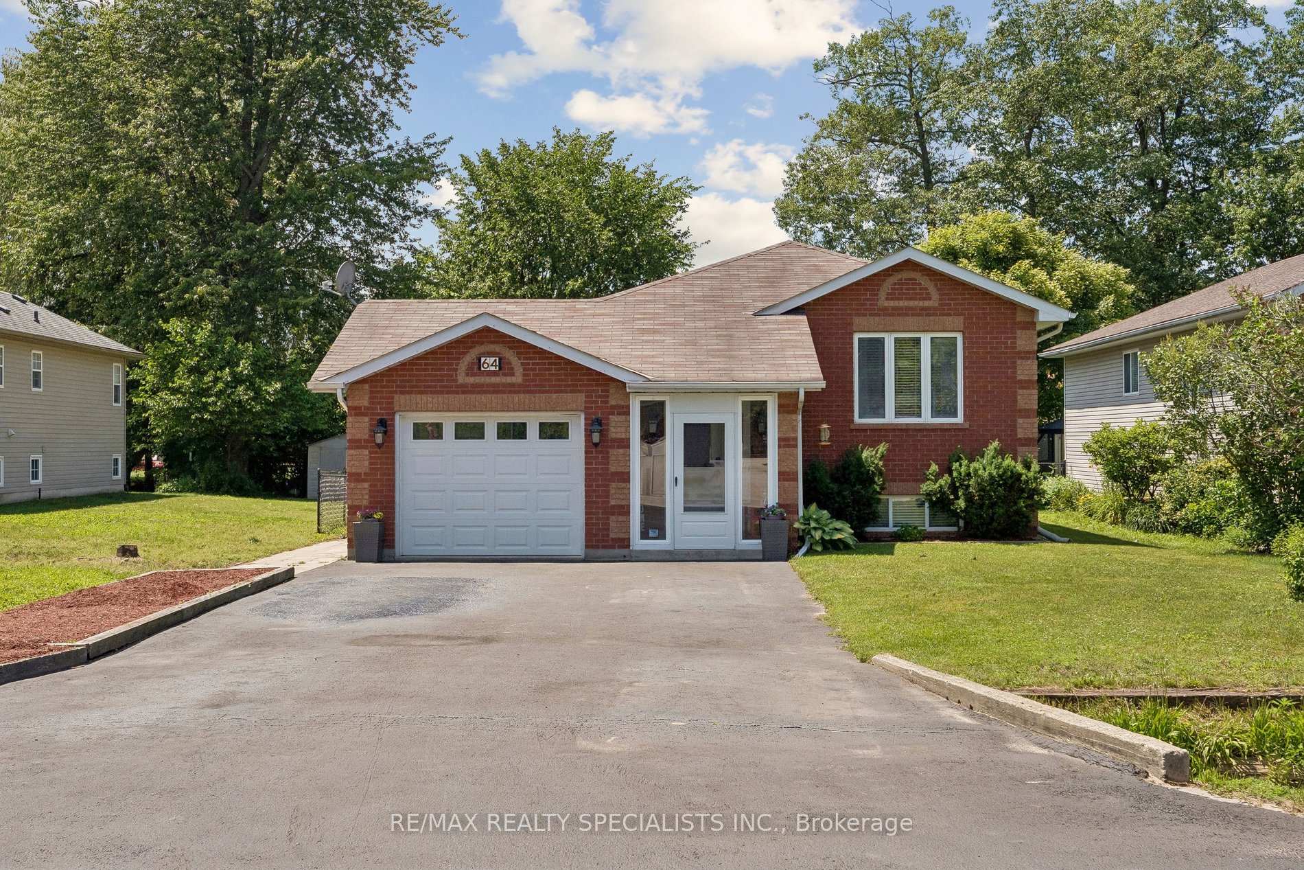Photo 3 of 64 Smallman Drive, Wasaga Beach — HOMEH