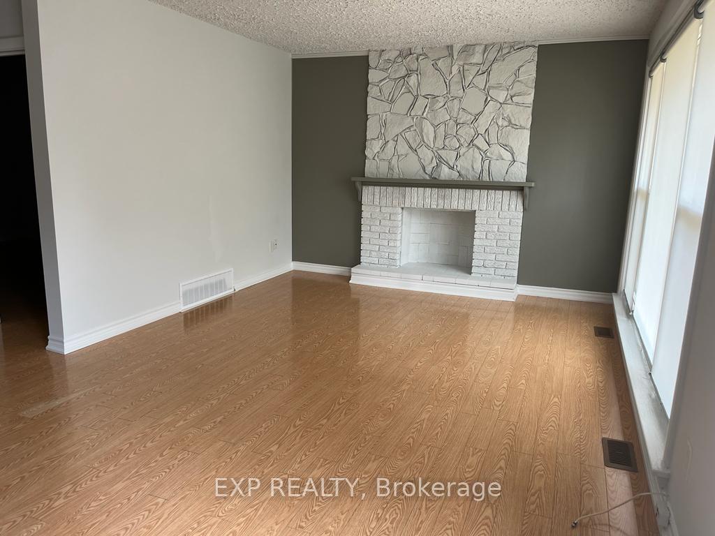 Photo 2 of Unit Upper Level, 254 Hillside Drive, Mississauga, Streetsville — HOMEH