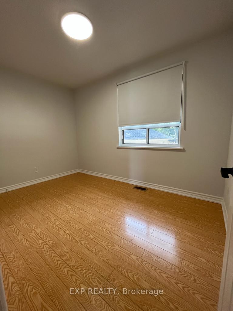 Photo 4 of Unit Upper Level, 254 Hillside Drive, Mississauga, Streetsville — HOMEH