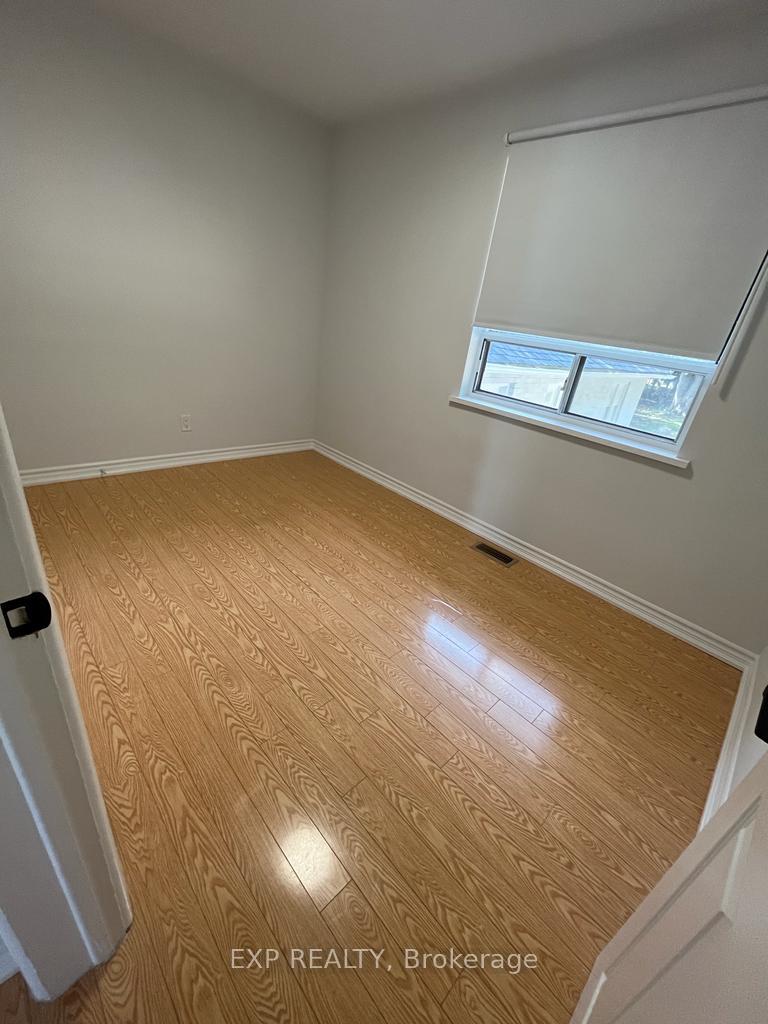 Photo 5 of Unit Upper Level, 254 Hillside Drive, Mississauga, Streetsville — HOMEH
