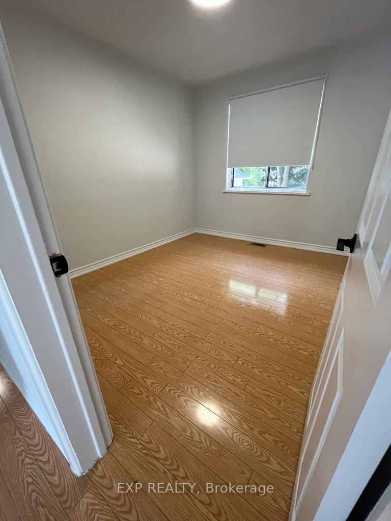 Photo 6 of Unit Upper Level, 254 Hillside Drive, Mississauga, Streetsville — HOMEH