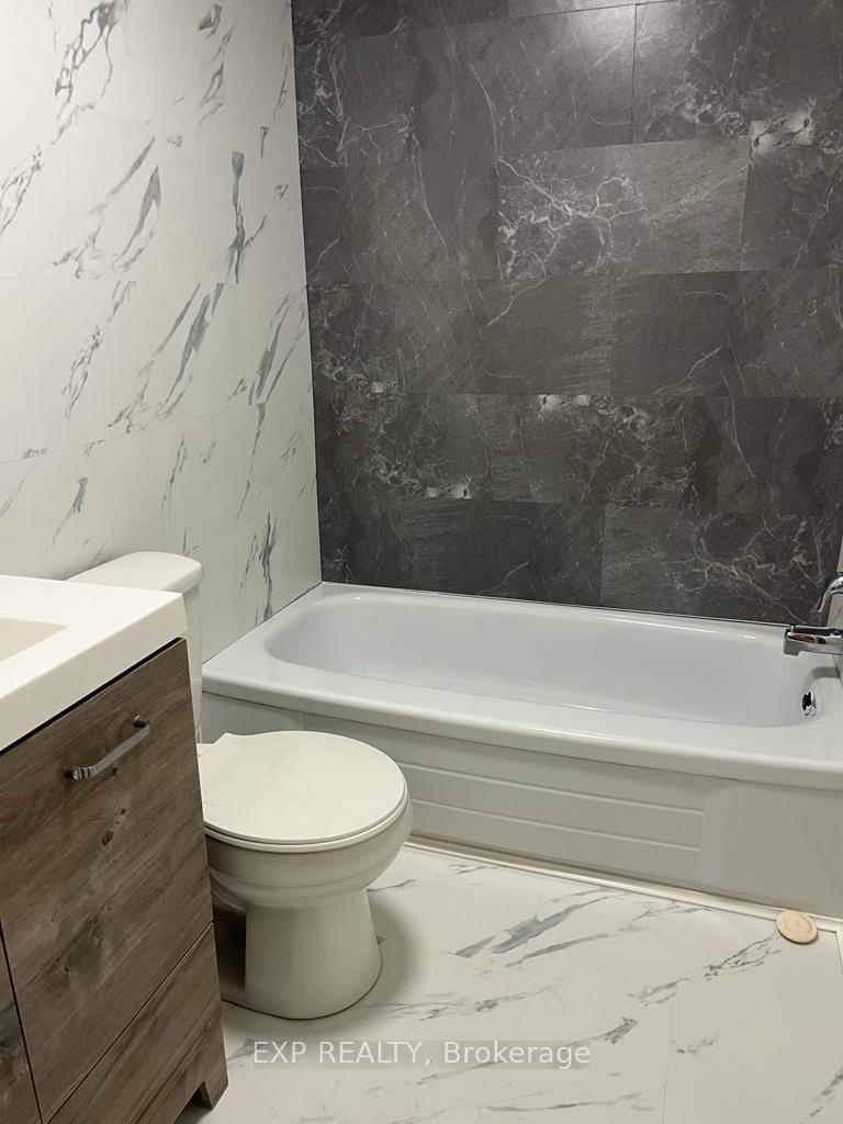 Photo 7 of Unit Upper Level, 254 Hillside Drive, Mississauga, Streetsville — HOMEH