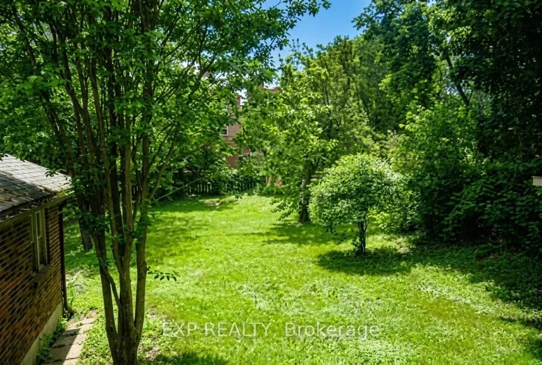 Photo 8 of Unit Upper Level, 254 Hillside Drive, Mississauga, Streetsville — HOMEH