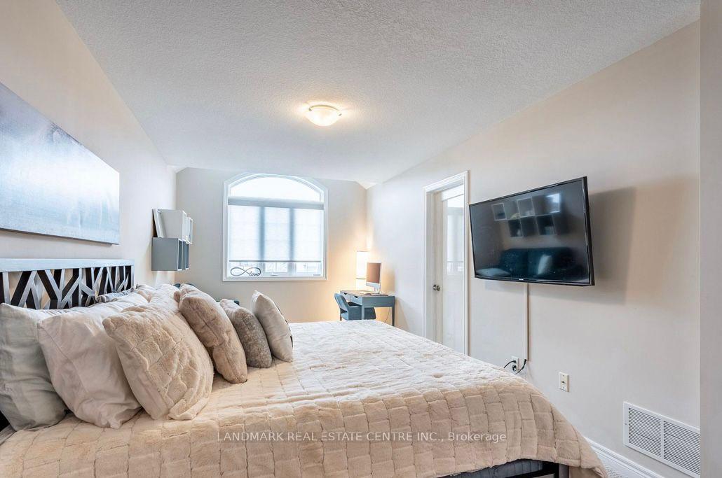Photo 5 of 38 Galileo Drive, Hamilton, Lakeshore — HOMEH