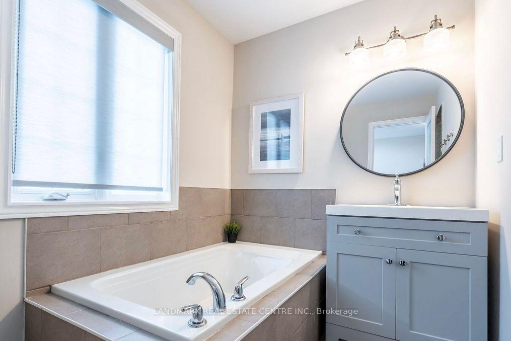 Photo 9 of 38 Galileo Drive, Hamilton, Lakeshore — HOMEH