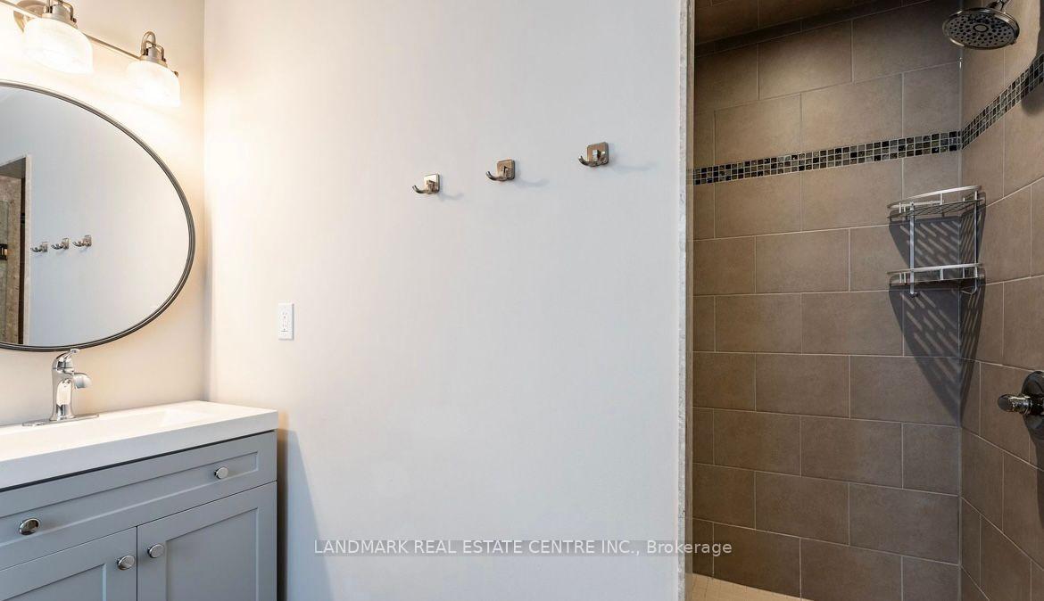 Photo 10 of 38 Galileo Drive, Hamilton, Lakeshore — HOMEH
