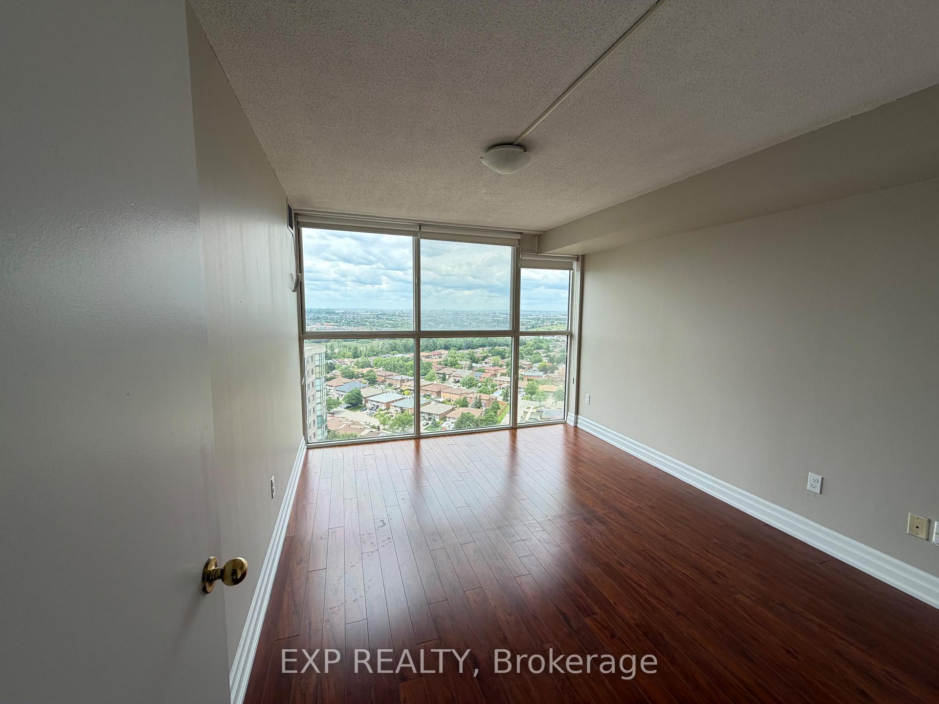 Photo 5 of Unit 2405, 4205 Shipp Drive, Mississauga, City Centre — HOMEH