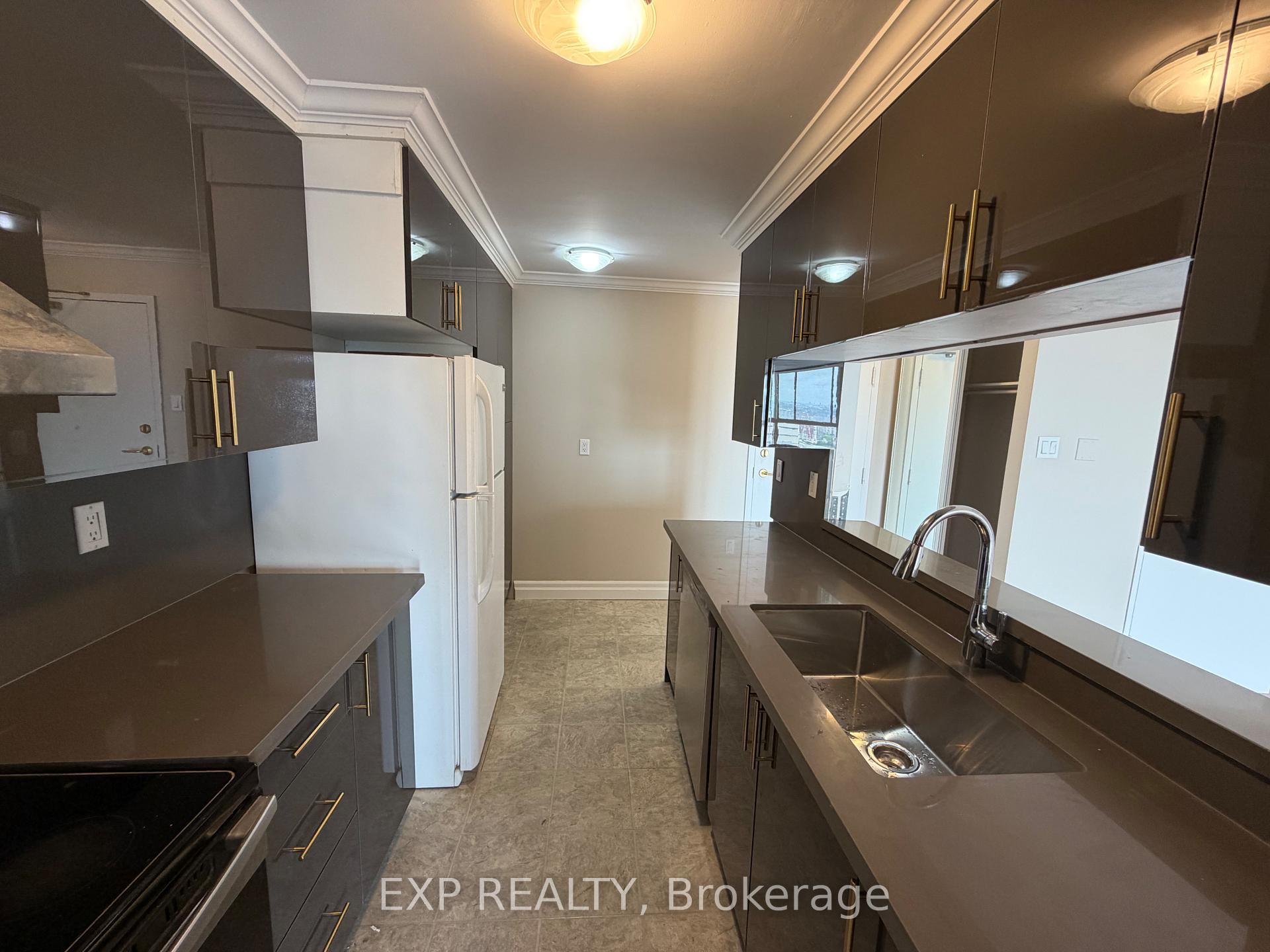 Photo 9 of Unit 2405, 4205 Shipp Drive, Mississauga, City Centre — HOMEH