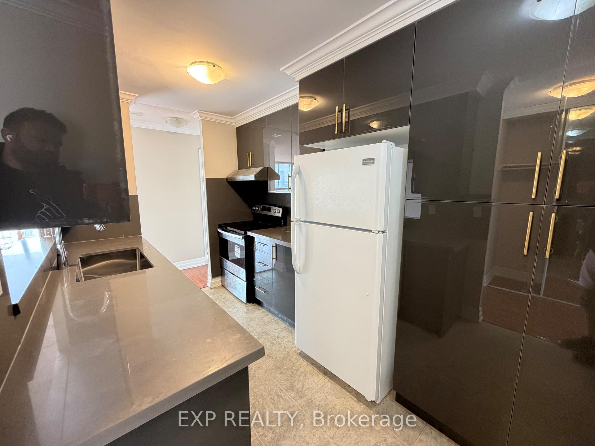 Photo 10 of Unit 2405, 4205 Shipp Drive, Mississauga, City Centre — HOMEH