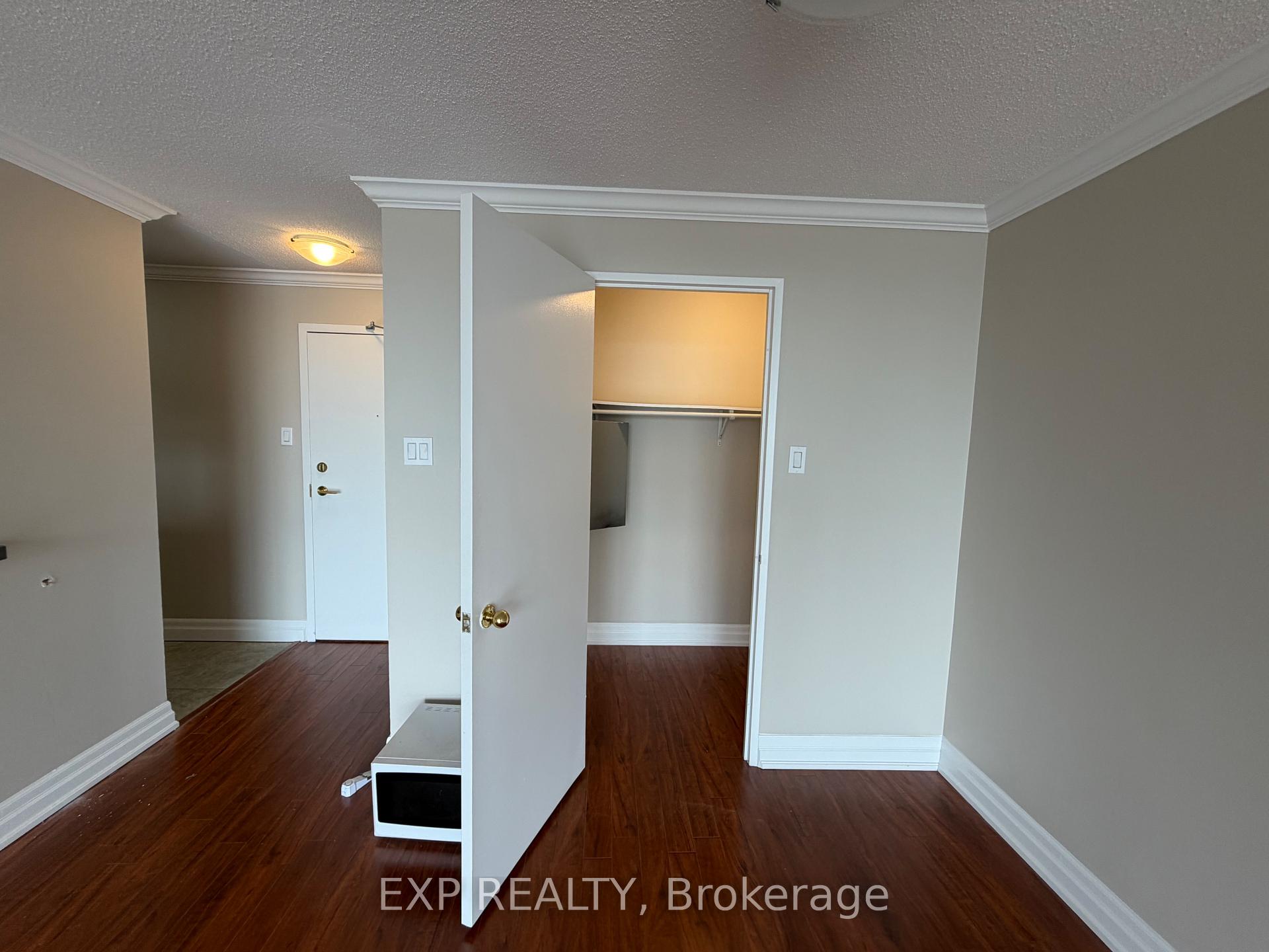 Photo 12 of Unit 2405, 4205 Shipp Drive, Mississauga, City Centre — HOMEH