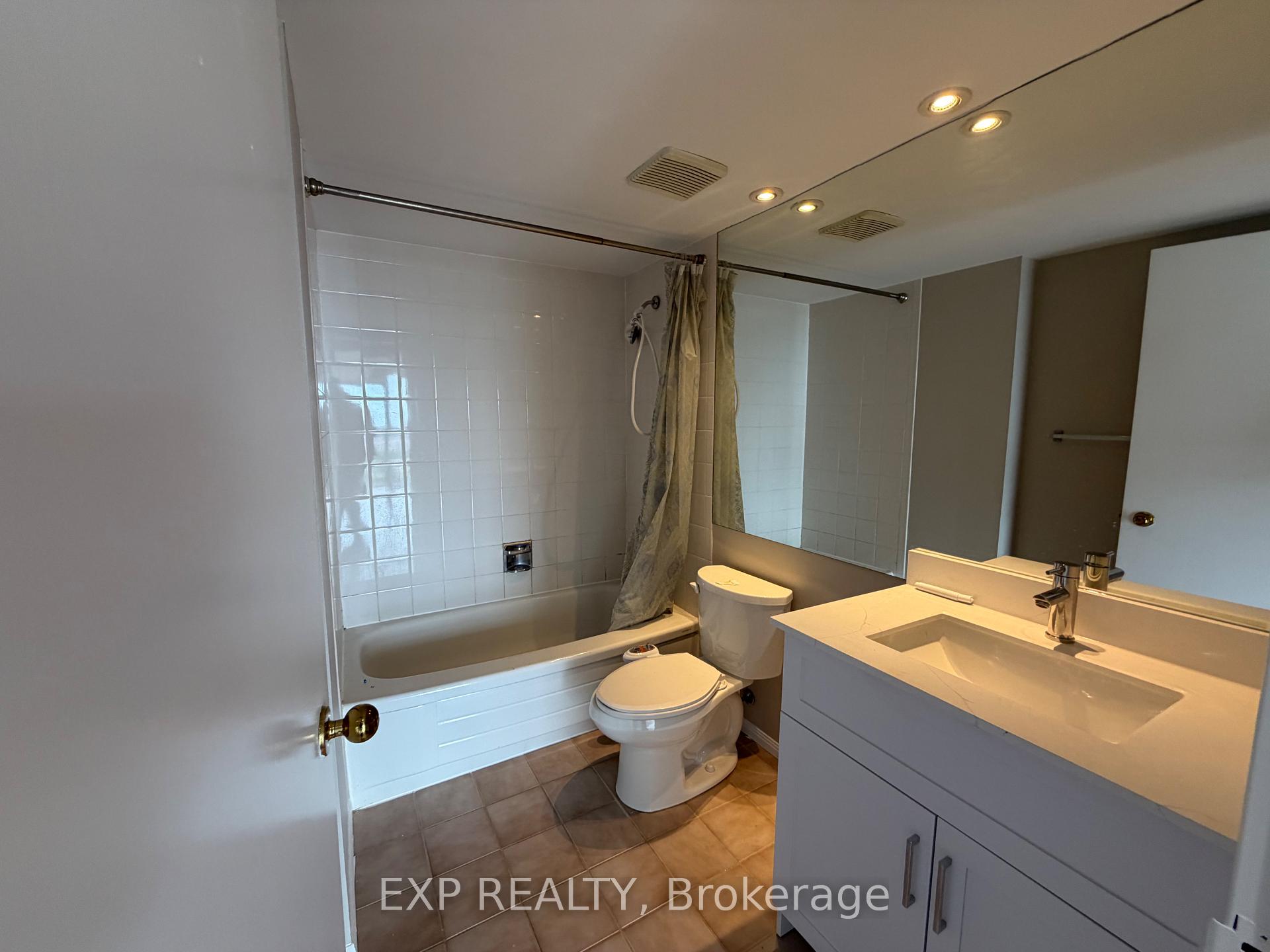 Photo 17 of Unit 2405, 4205 Shipp Drive, Mississauga, City Centre — HOMEH