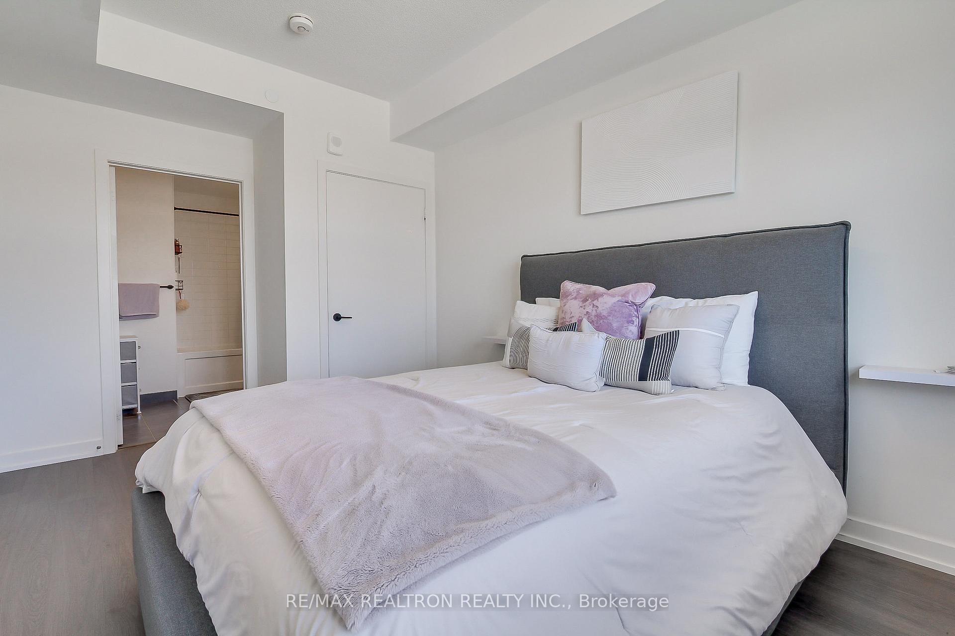 Photo 15 of Unit 242, 555 William Graham Dr, Aurora, Rural Aurora — HOMEH