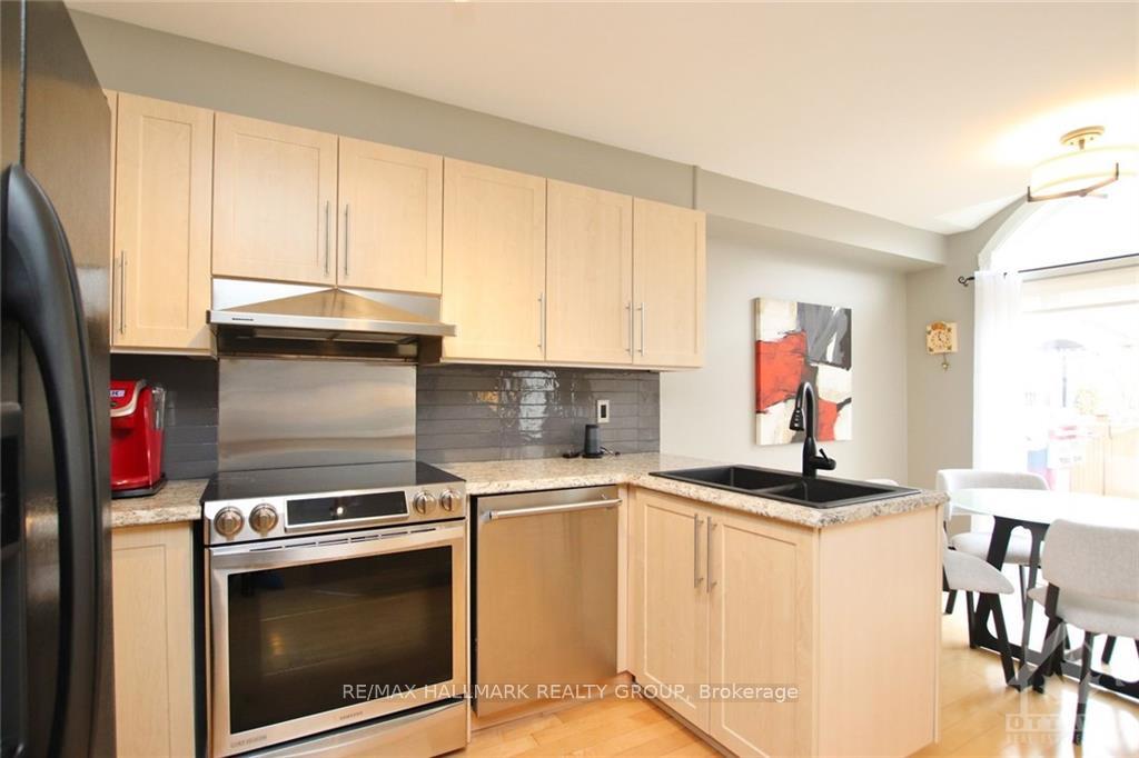 Photo 15 of 61 Scampton Drive, Ottawa, Kanata - Morgan's Grant/South March — HOMEH