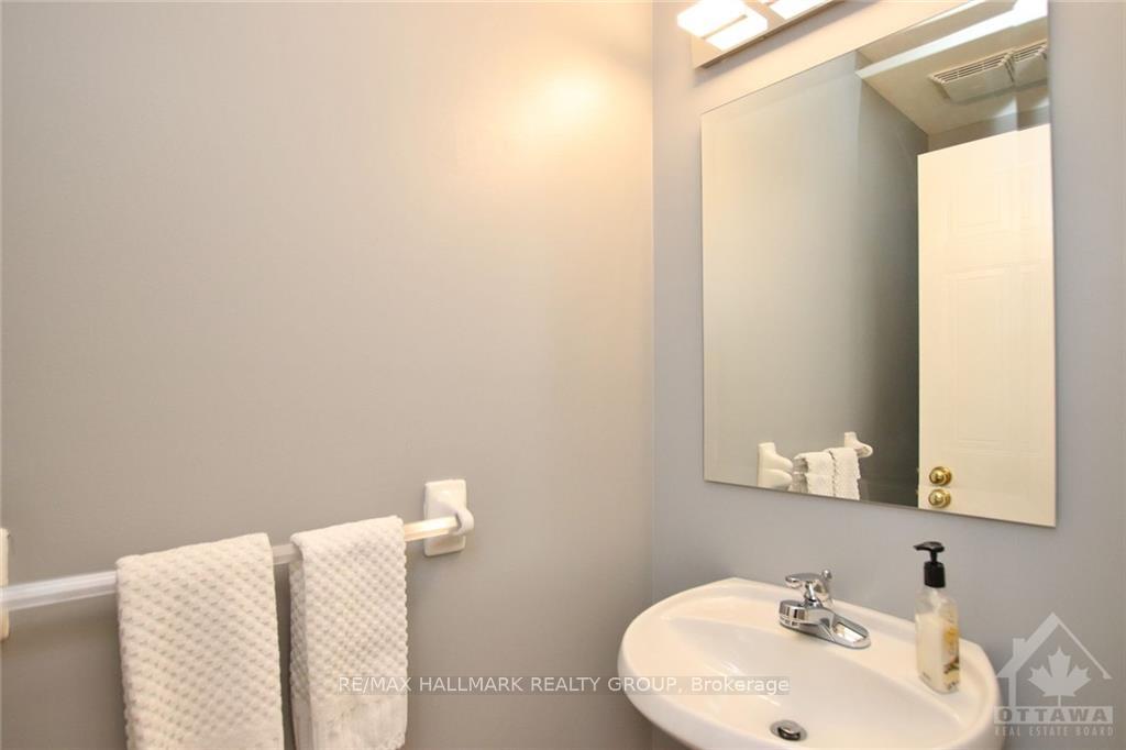 Photo 16 of 61 Scampton Drive, Ottawa, Kanata - Morgan's Grant/South March — HOMEH