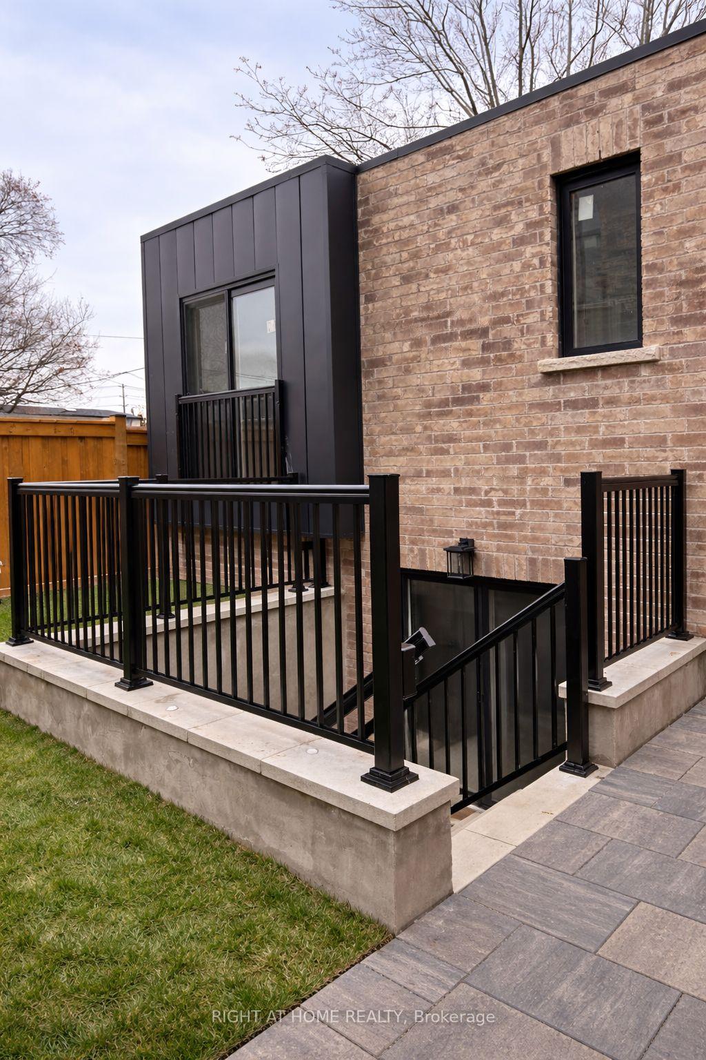 Photo 3 of Unit 4 (Garden Suite), 39 Fifteenth Street, Etobicoke, New Toronto — HOMEH
