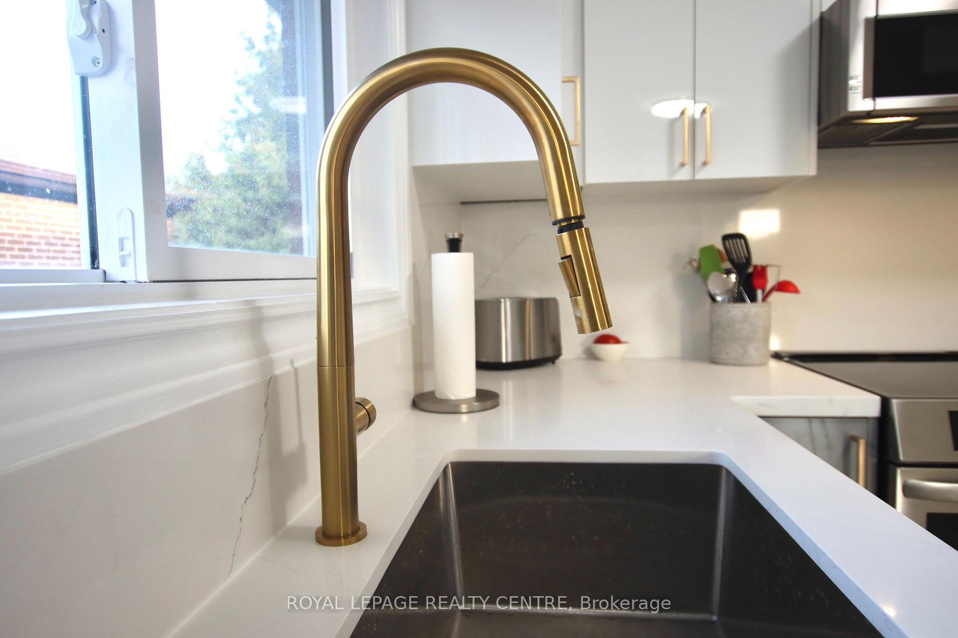 Photo 11 of Unit Upper, 540 Cavell Drive, Mississauga, Cooksville — HOMEH