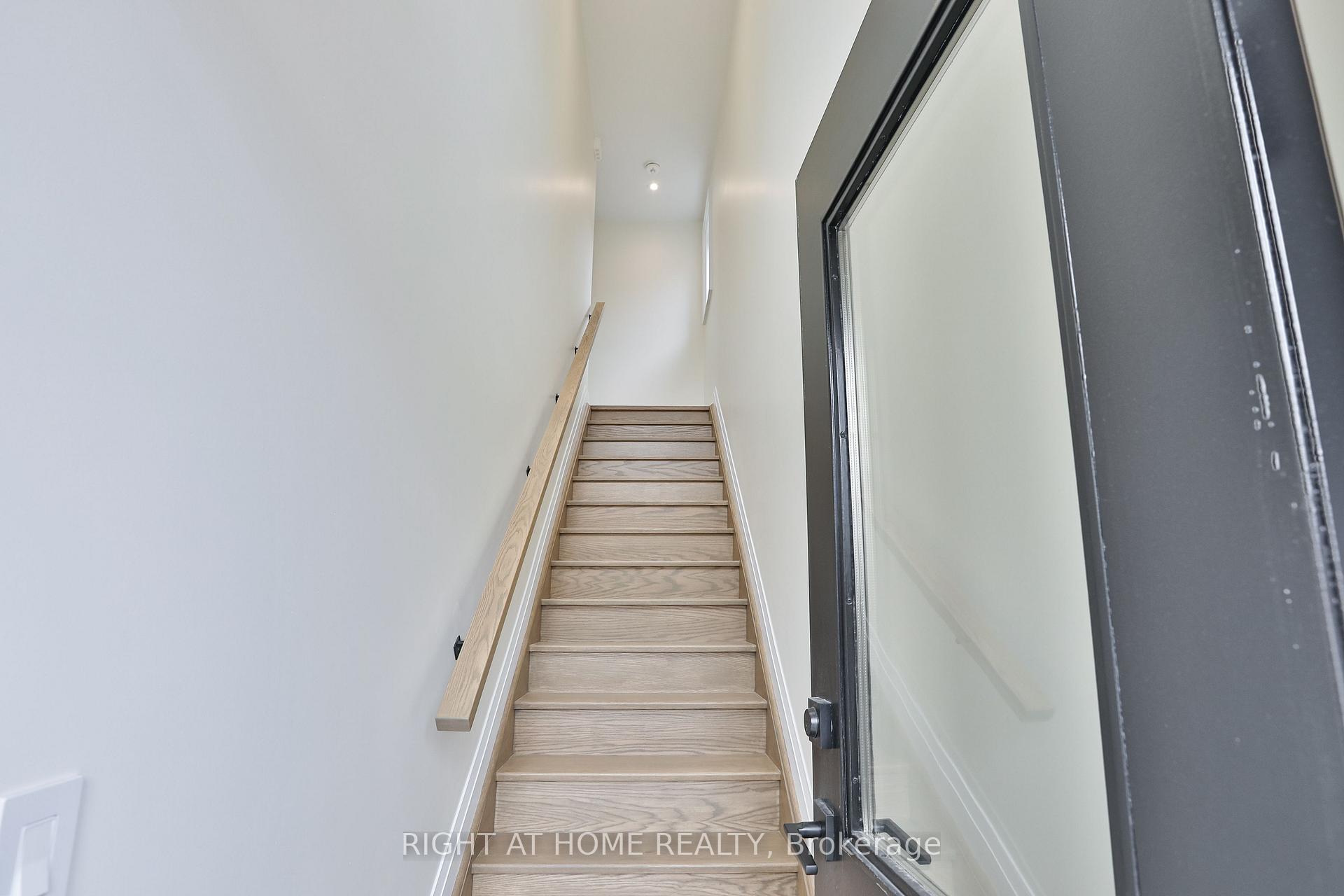 Photo 2 of Unit 3, 39 Fifteenth Street, Etobicoke, New Toronto — HOMEH