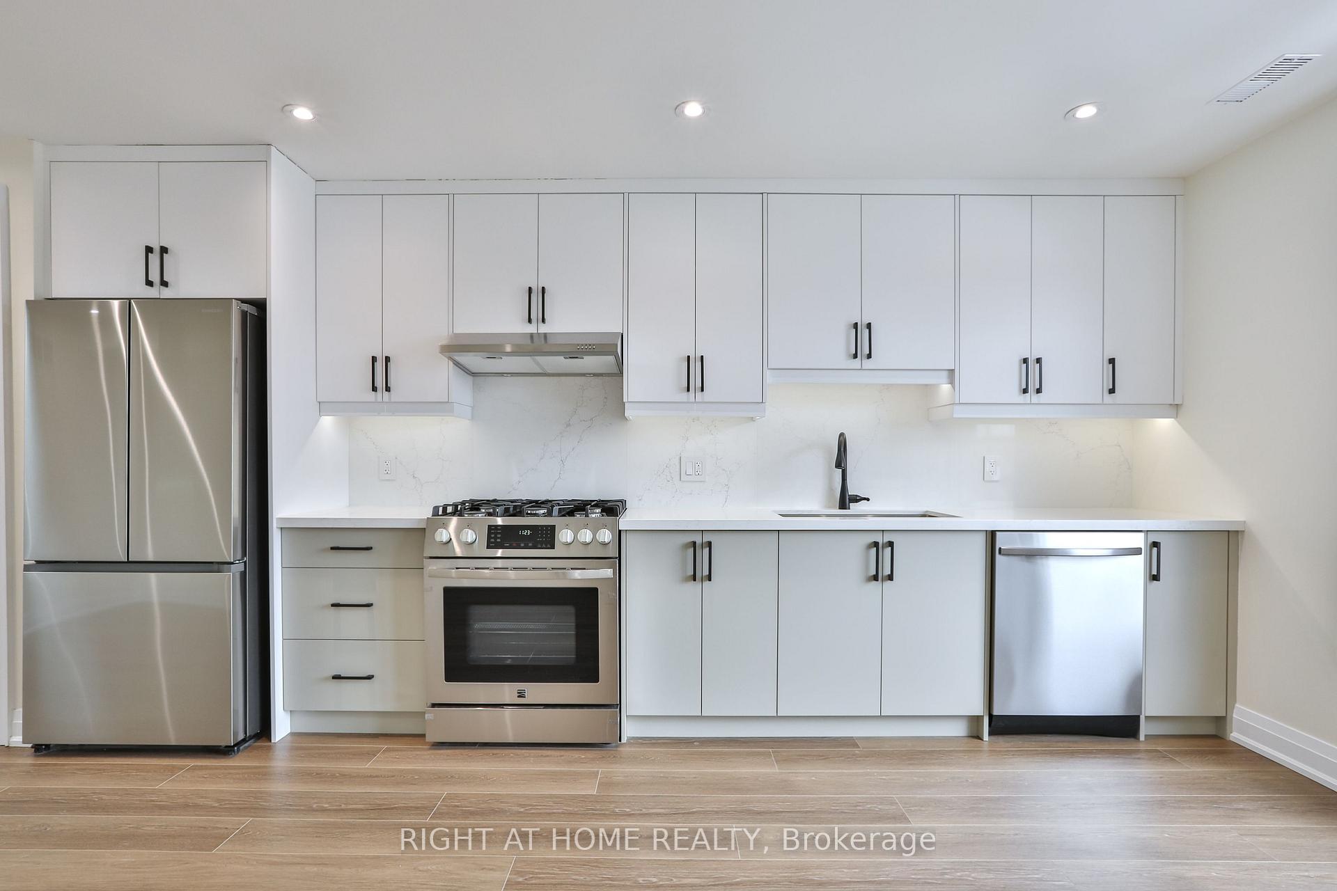 Photo 3 of Unit 3, 39 Fifteenth Street, Etobicoke, New Toronto — HOMEH