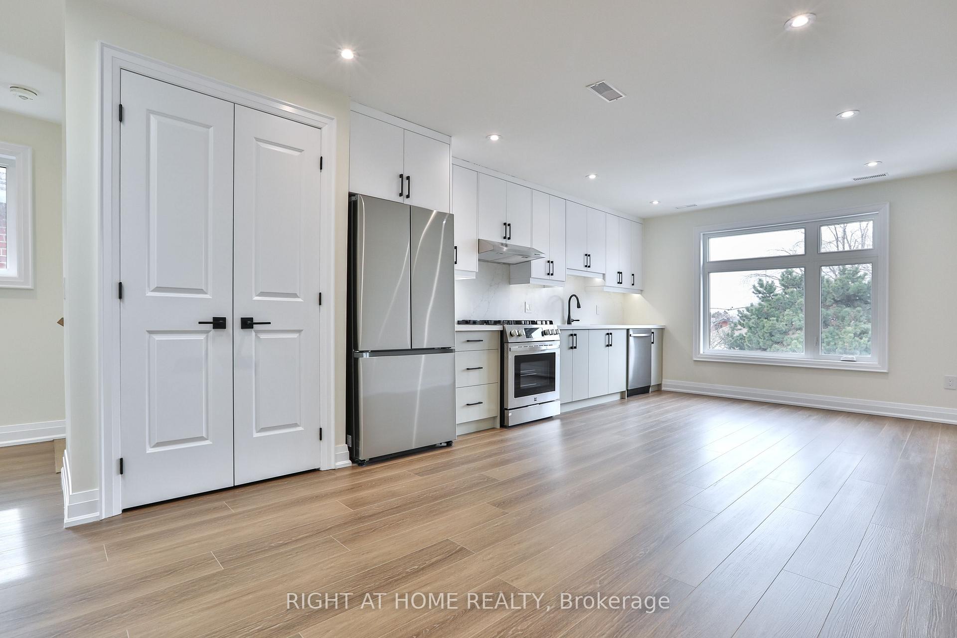 Photo 4 of Unit 3, 39 Fifteenth Street, Etobicoke, New Toronto — HOMEH