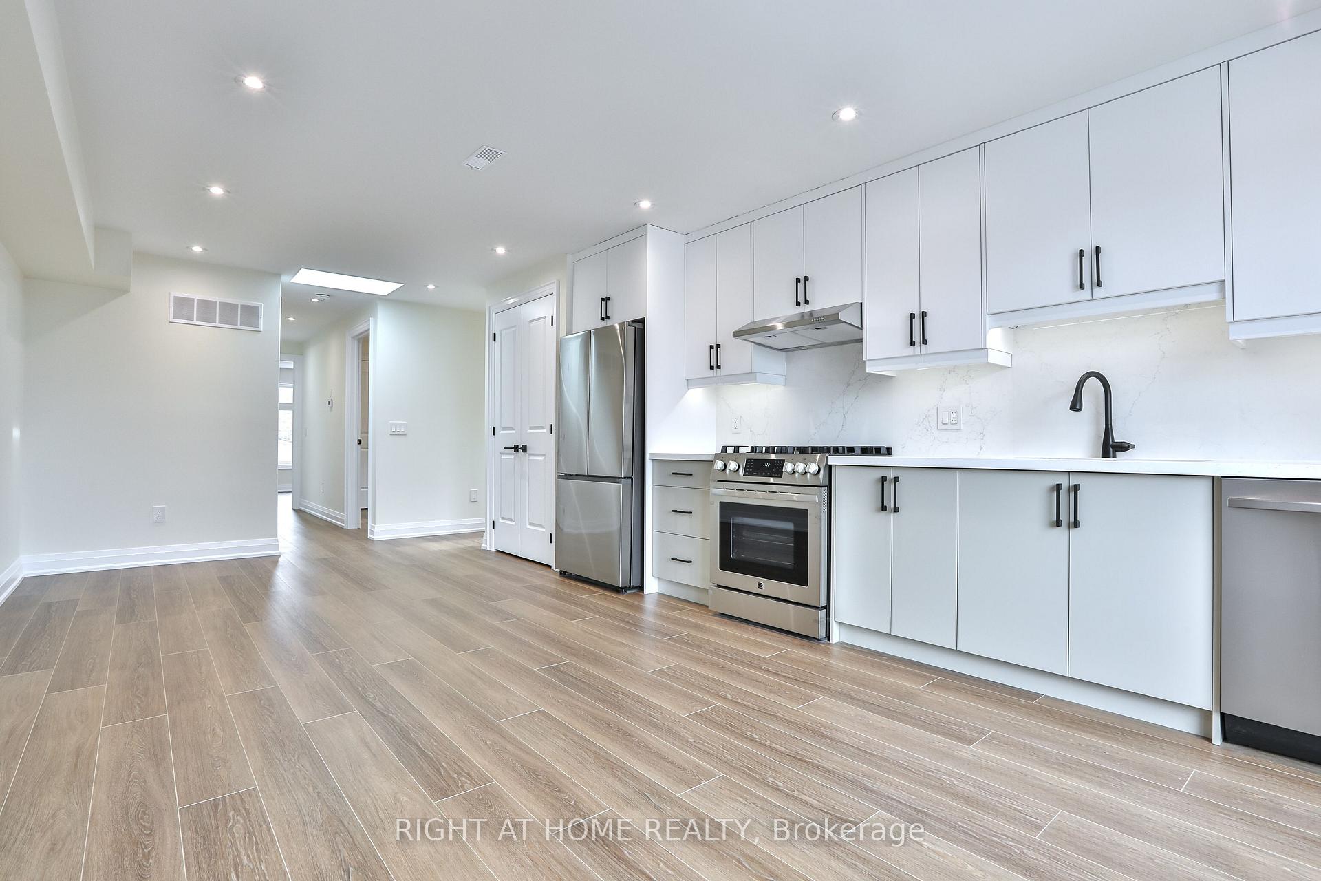 Photo 5 of Unit 3, 39 Fifteenth Street, Etobicoke, New Toronto — HOMEH