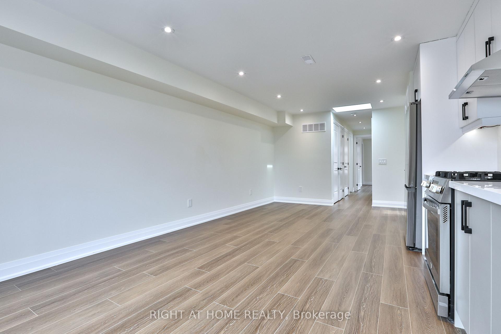 Photo 8 of Unit 3, 39 Fifteenth Street, Etobicoke, New Toronto — HOMEH