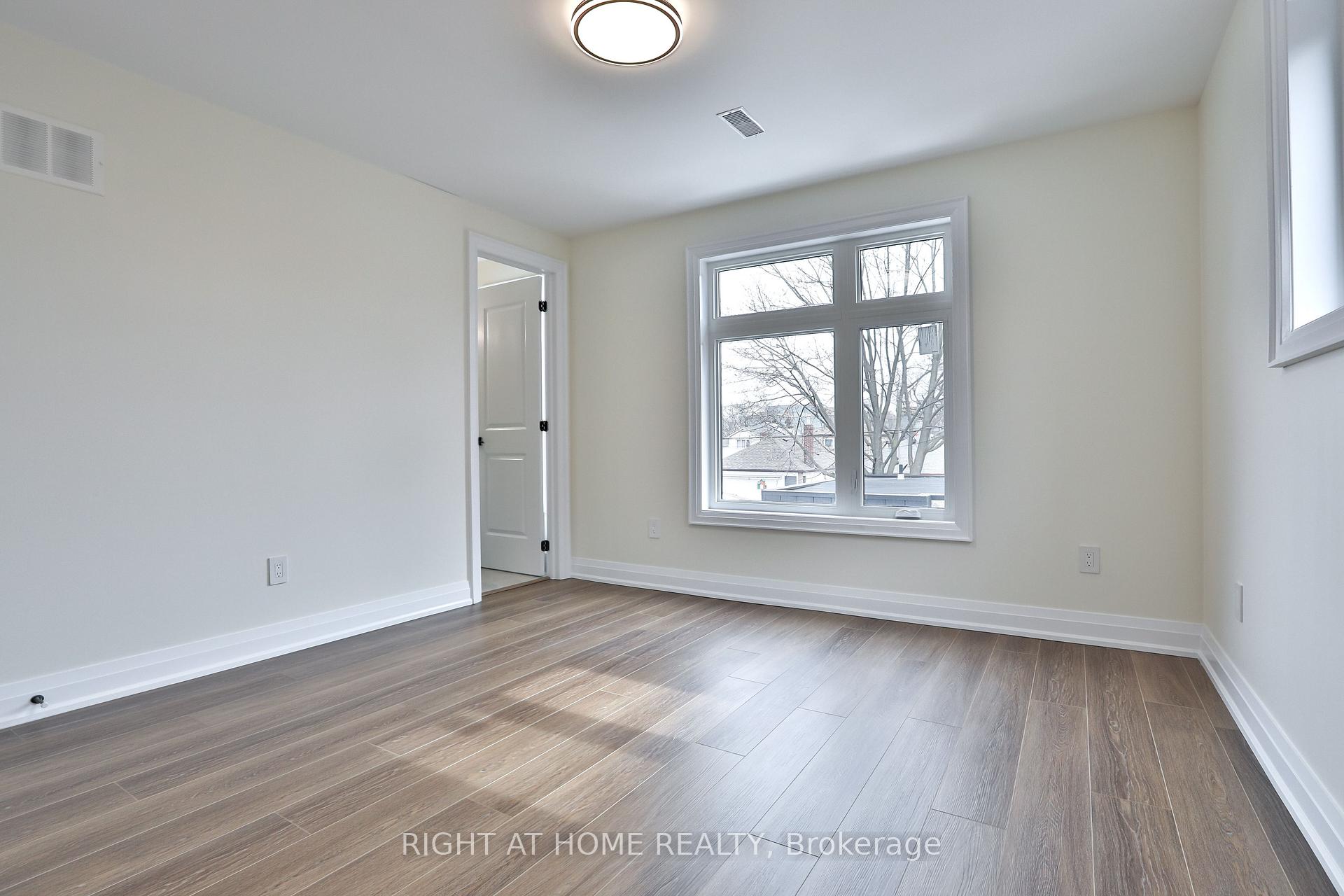 Photo 9 of Unit 3, 39 Fifteenth Street, Etobicoke, New Toronto — HOMEH