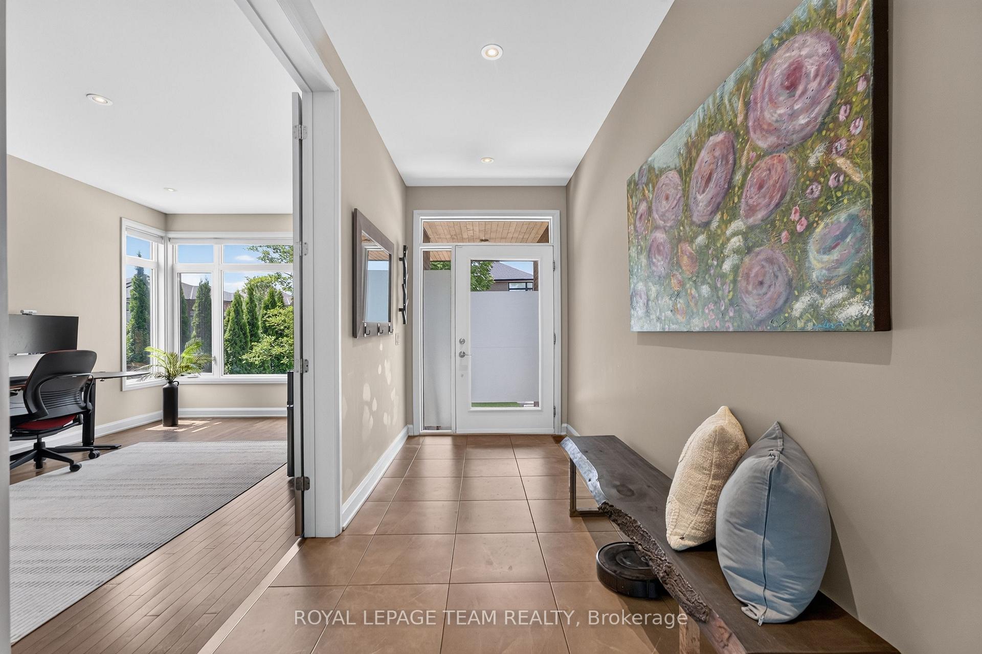 Photo 3 of 252 Sunnyridge Crescent, Ottawa, Kanata - Emerald Meadows/Trailwest — HOMEH