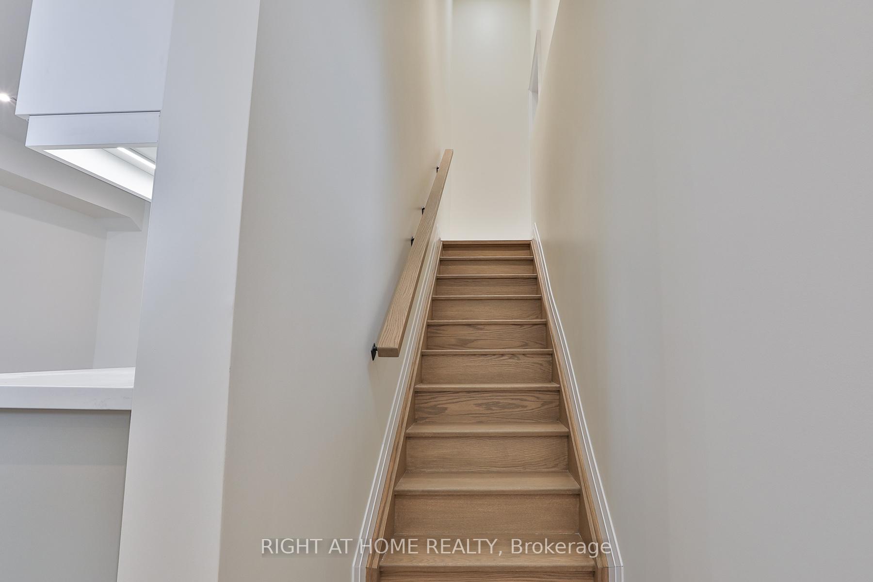 Photo 2 of Unit 2, 39 Fifteenth Street, Etobicoke, New Toronto — HOMEH