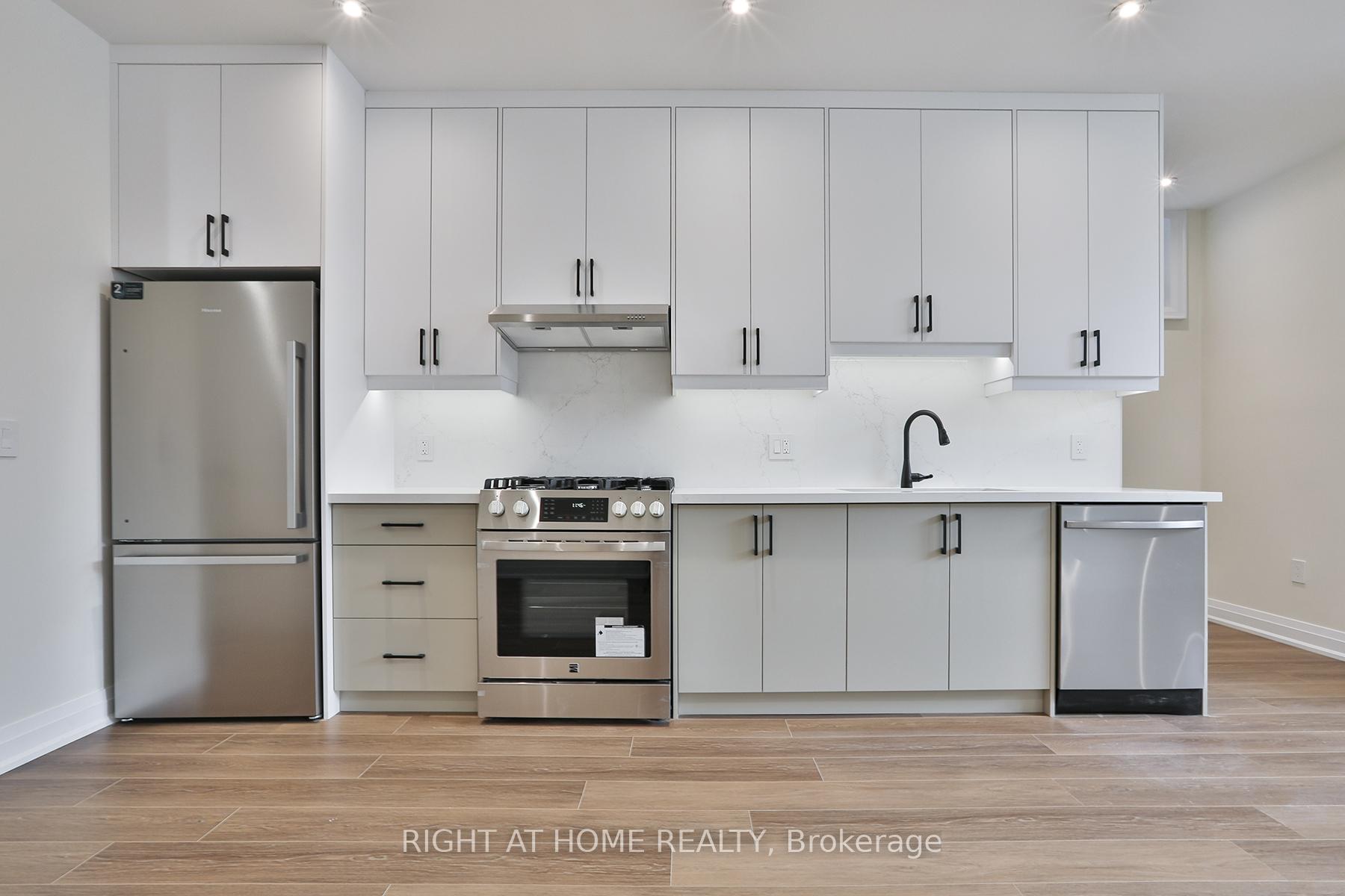 Photo 3 of Unit 2, 39 Fifteenth Street, Etobicoke, New Toronto — HOMEH