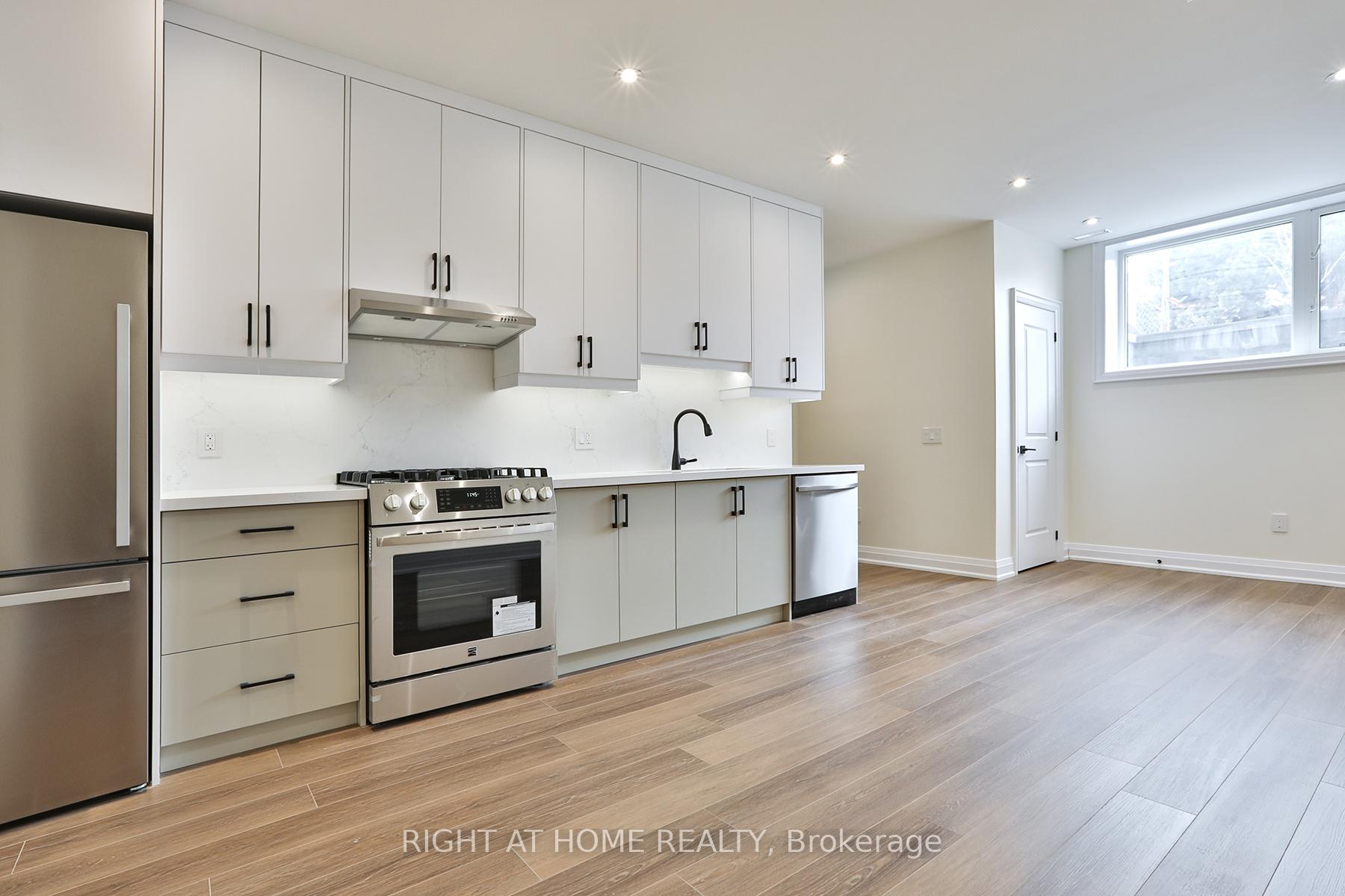 Photo 4 of Unit 2, 39 Fifteenth Street, Etobicoke, New Toronto — HOMEH