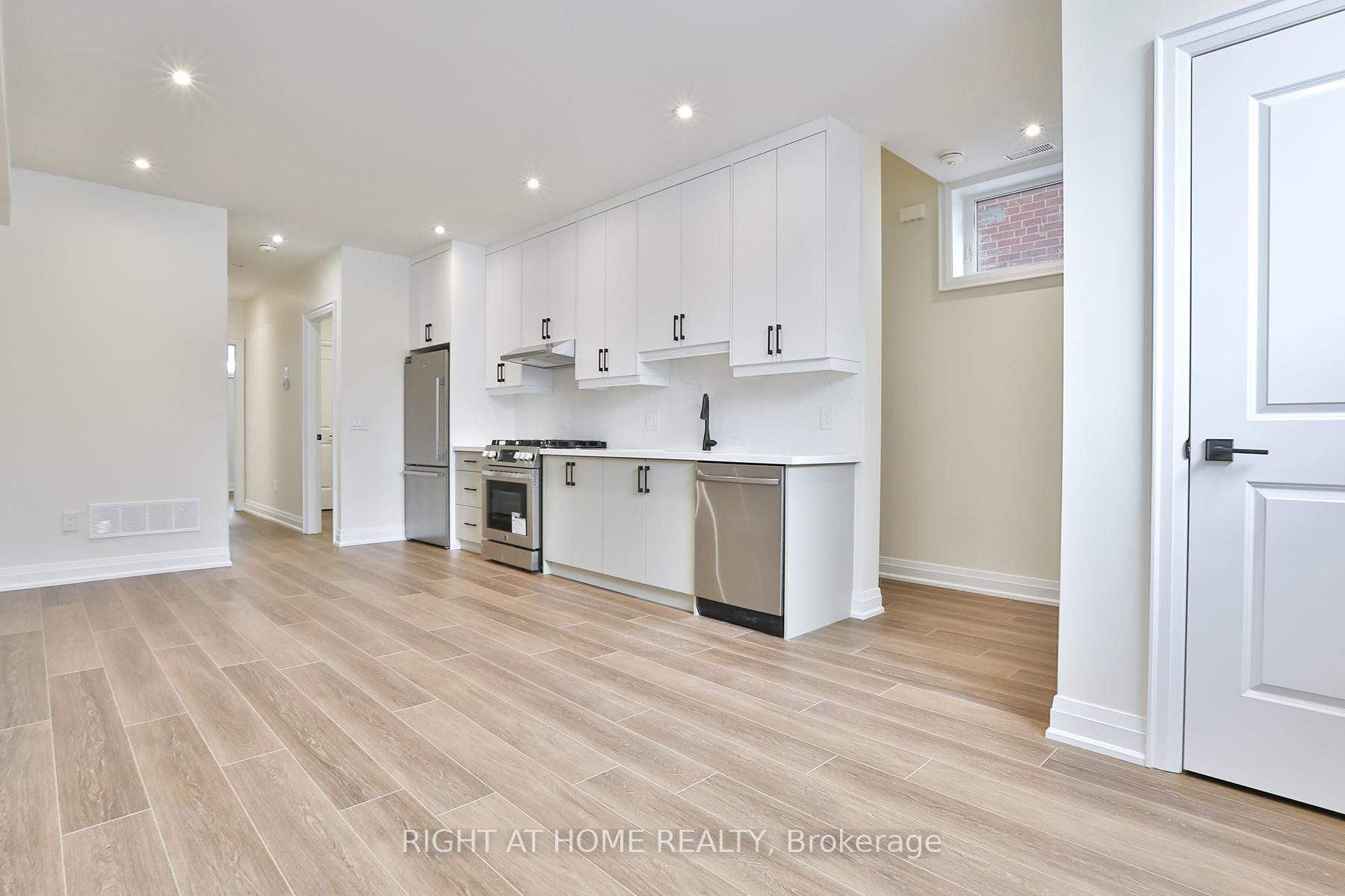 Photo 5 of Unit 2, 39 Fifteenth Street, Etobicoke, New Toronto — HOMEH