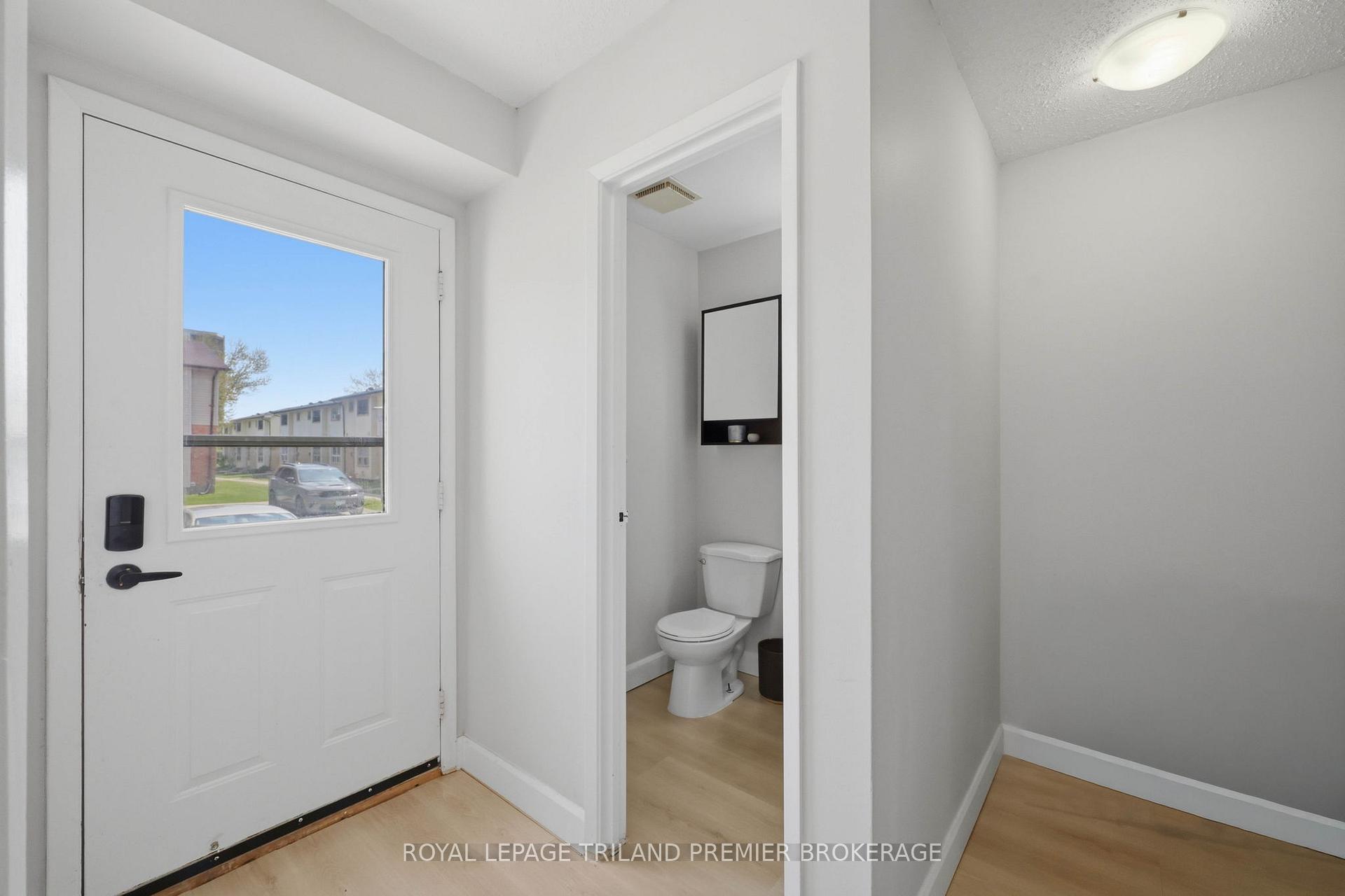 Photo 2 of Unit 4, 135 Belmont Drive, London, South O — HOMEH