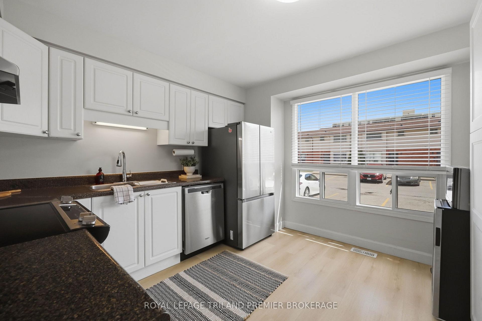 Photo 4 of Unit 4, 135 Belmont Drive, London, South O — HOMEH