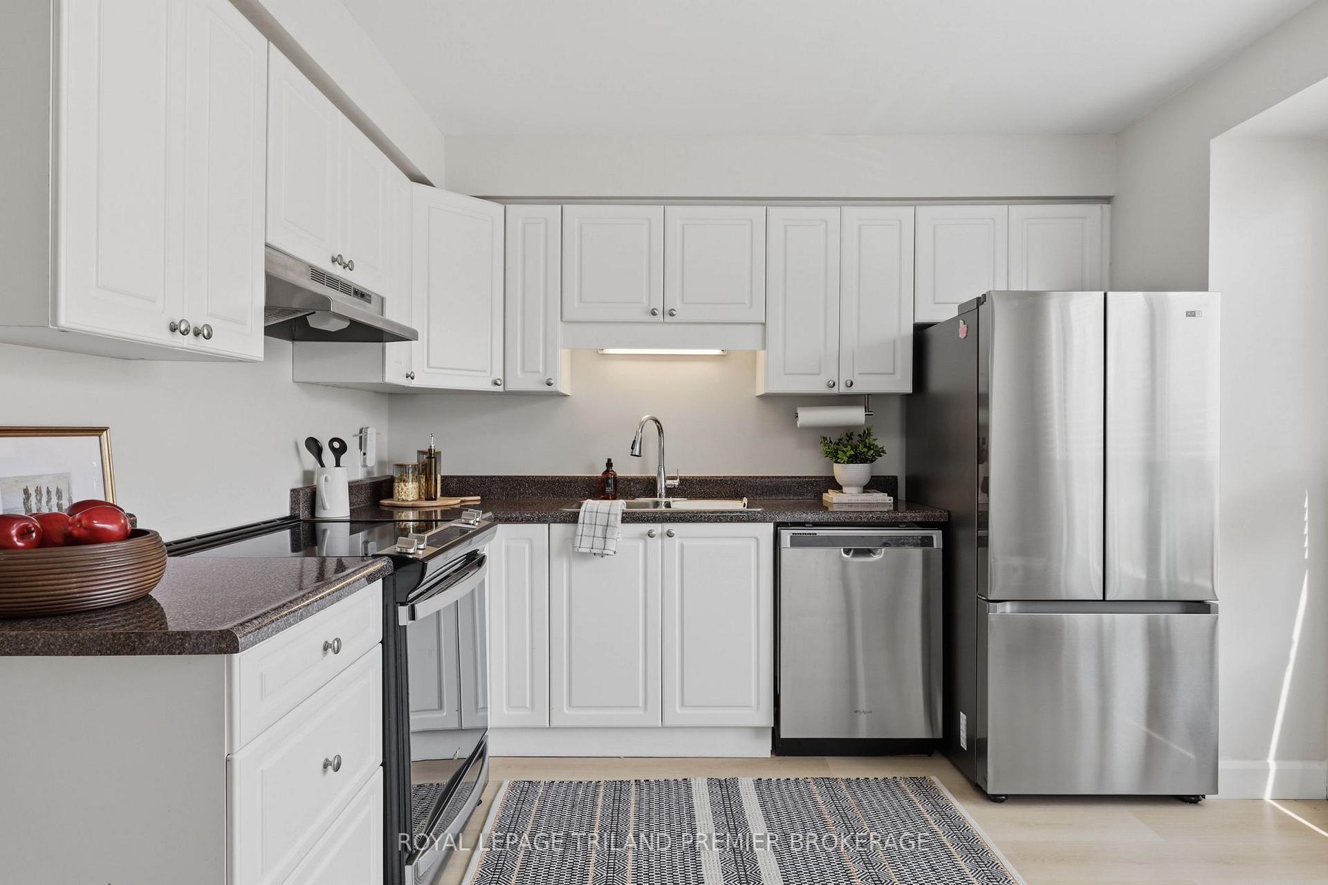 Photo 5 of Unit 4, 135 Belmont Drive, London, South O — HOMEH