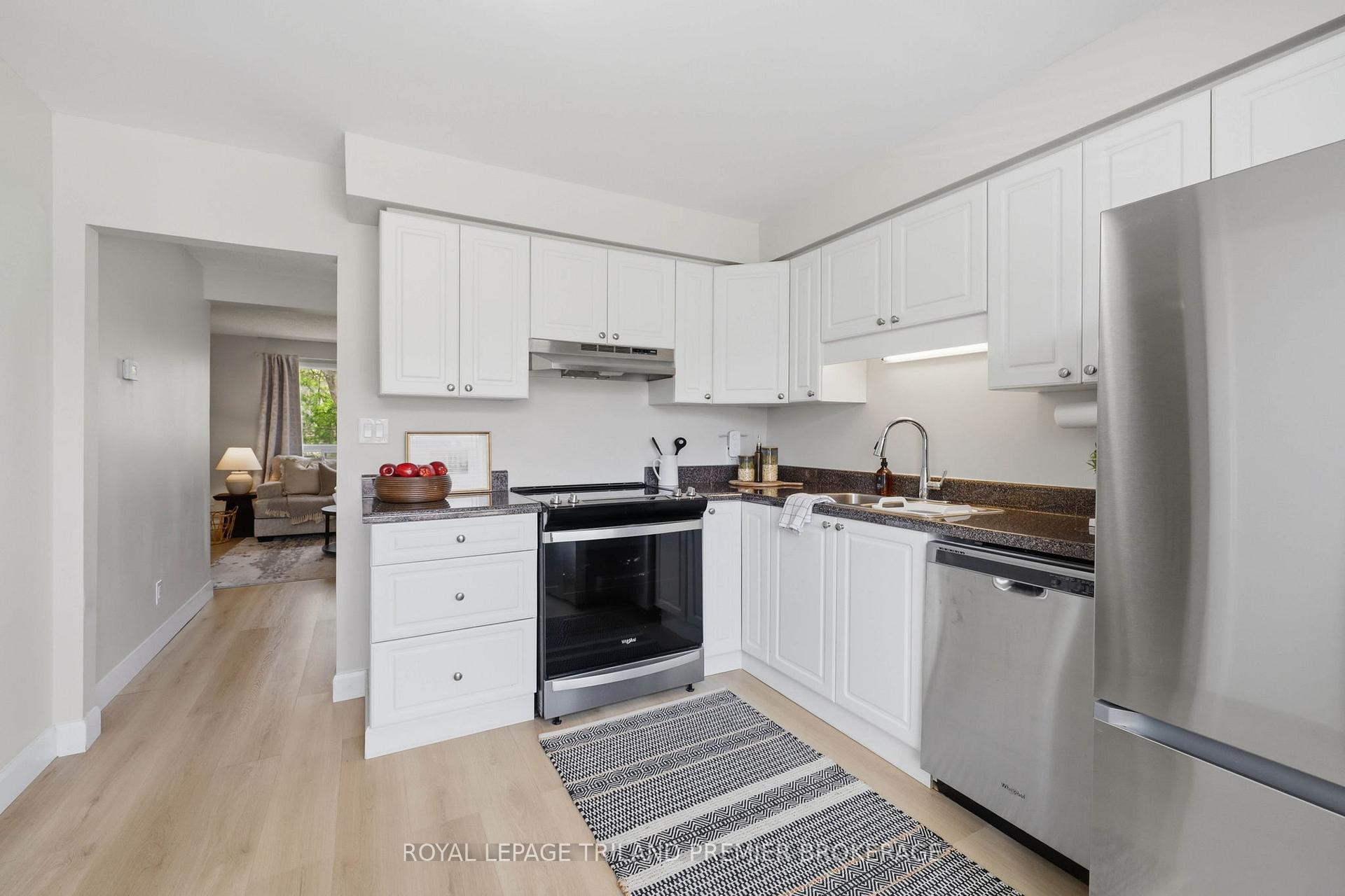Photo 6 of Unit 4, 135 Belmont Drive, London, South O — HOMEH